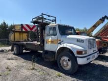 1993 INTERNATIONAL 4300 ATTENUATOR TRUCK VN:1HTSDPNP9PH465516 powered by diesel engine, equipped
