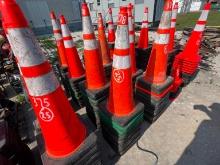 (25) SAFETY CONES