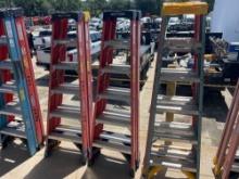 (2) 6 FT FIBERGLASS STEP LADDERS SUPPORT EQUIPMENT