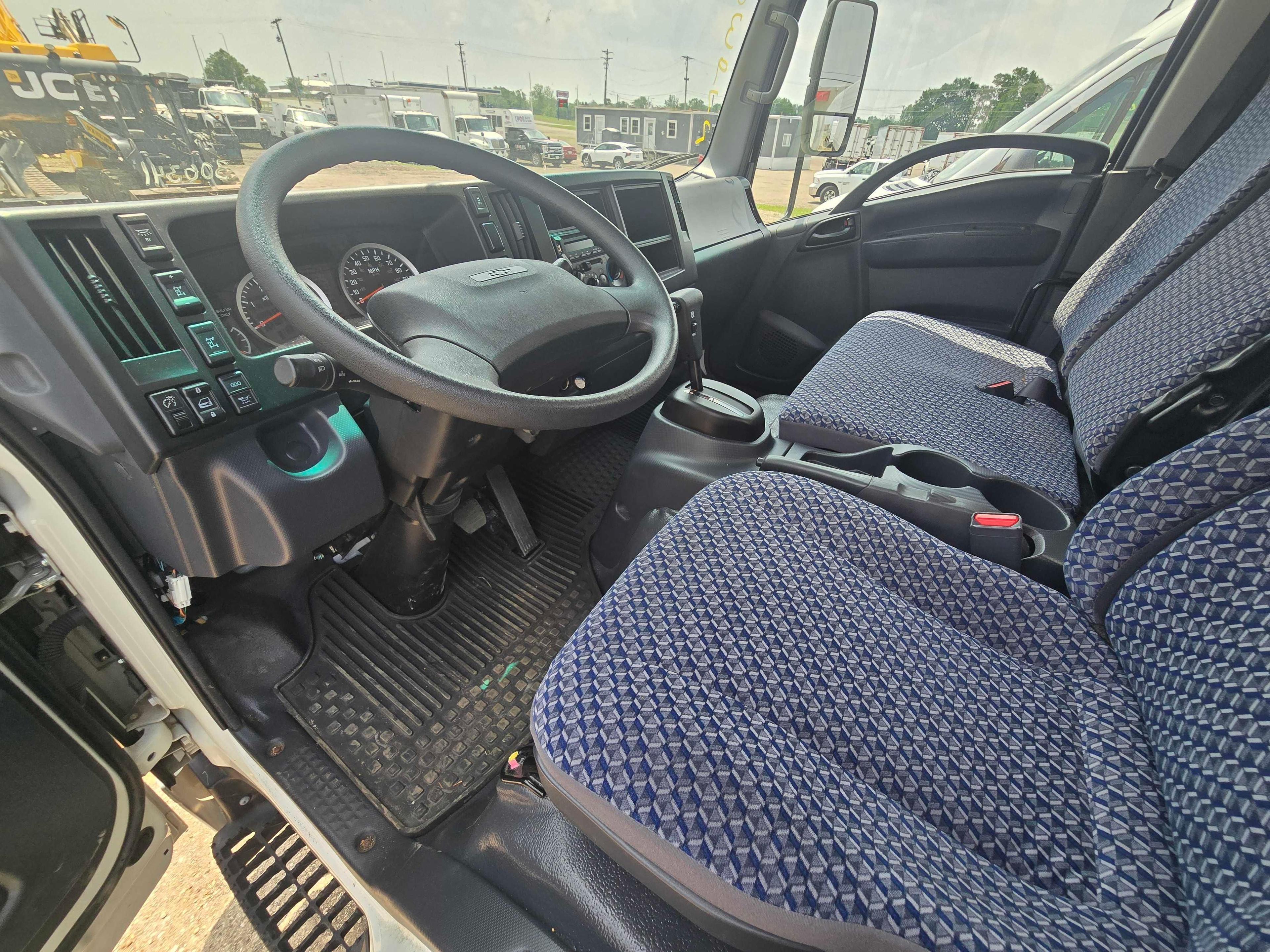 UNUSED 2023 CHEVY 5500XD VAN TRUCK VN:JALEEW165P7300341 powered by 5.2L 4 cylinder diesel engine,