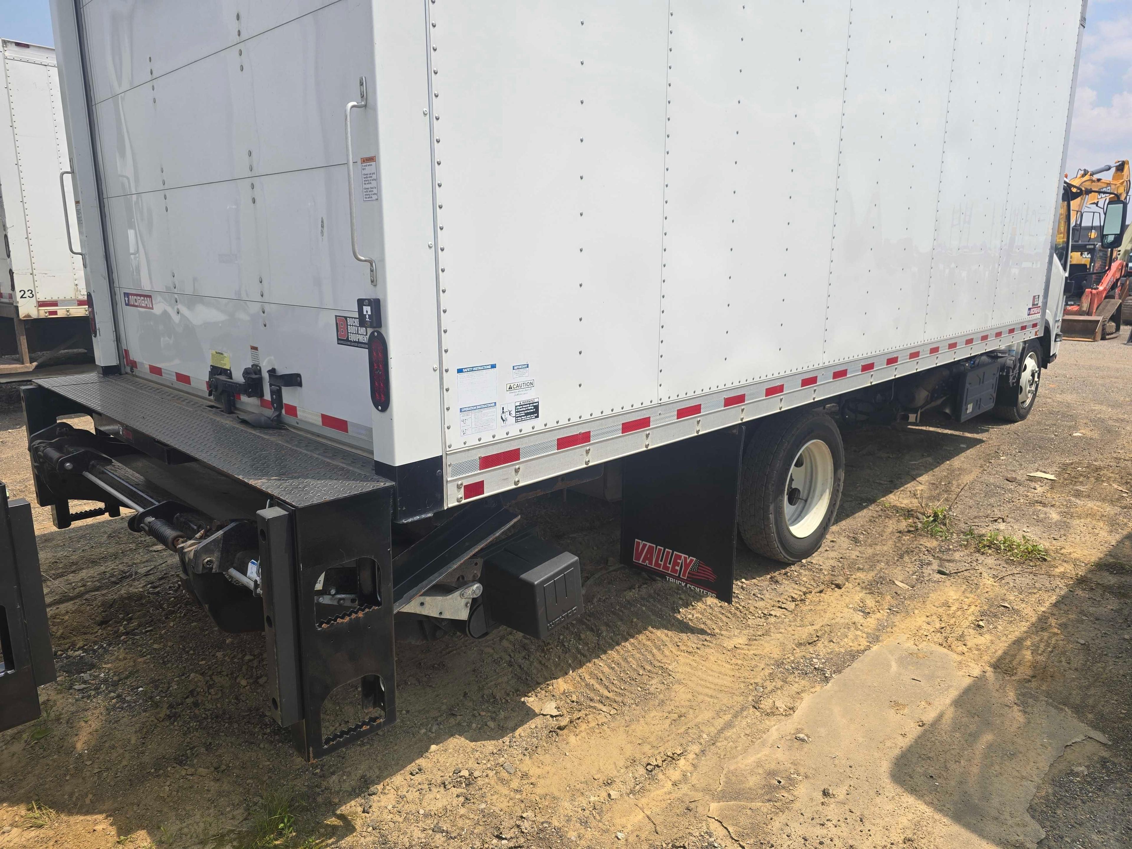UNUSED 2023 CHEVY 5500XD VAN TRUCK VN:JALEEW165P7300341 powered by 5.2L 4 cylinder diesel engine,