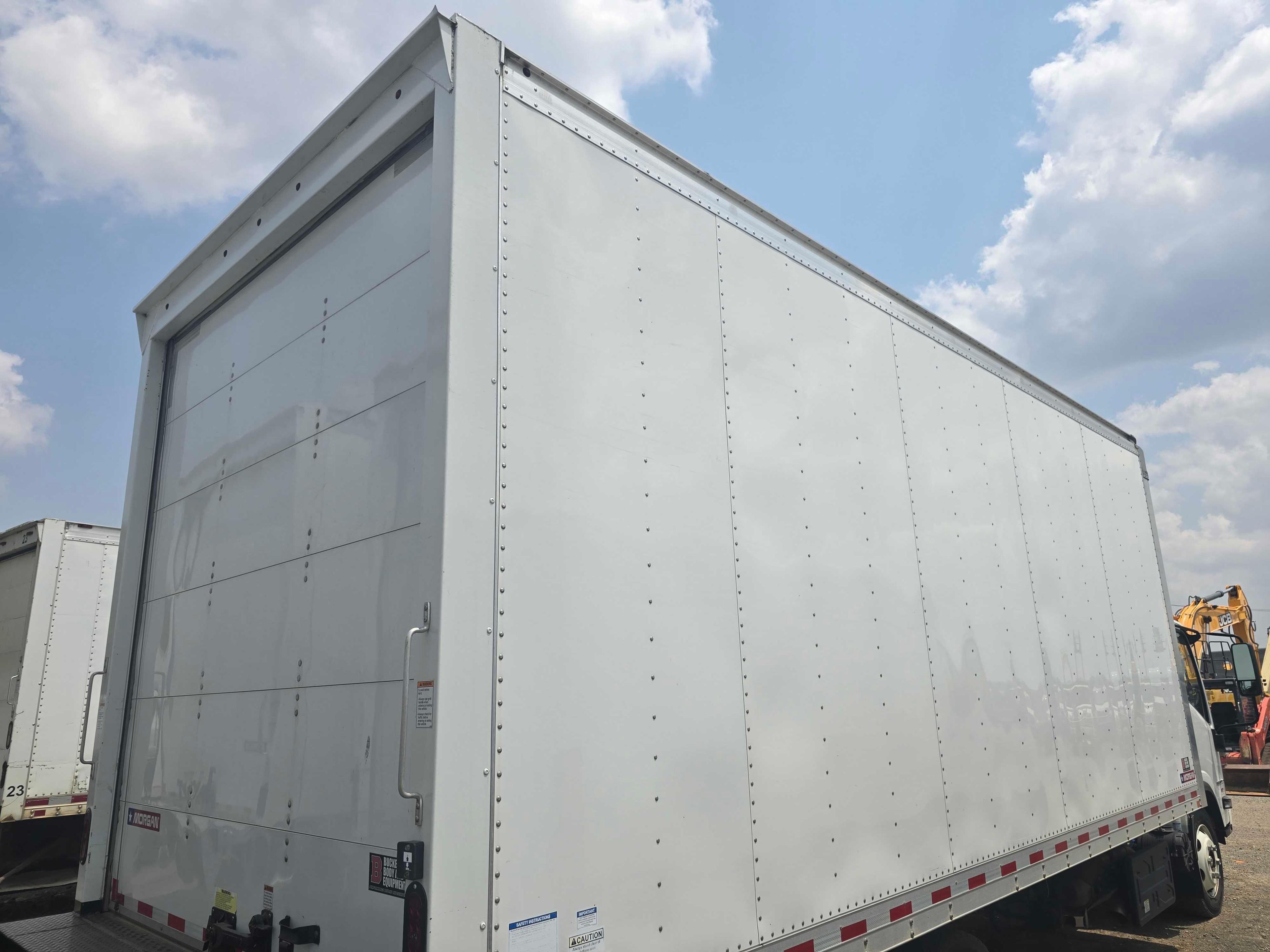 UNUSED 2023 CHEVY 5500XD VAN TRUCK VN:JALEEW165P7300341 powered by 5.2L 4 cylinder diesel engine,