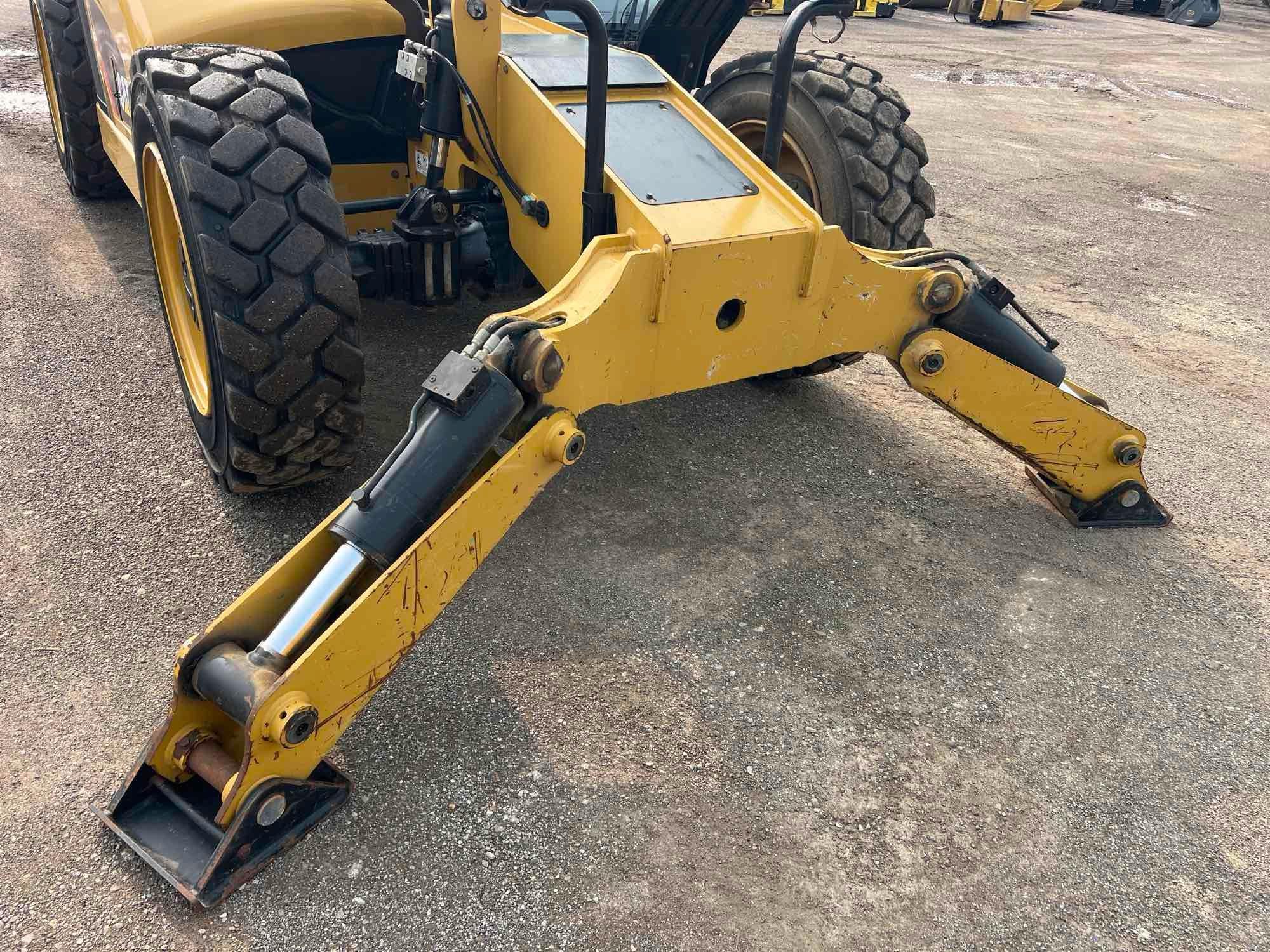 2018 CAT 1055D TELESCOPIC FORKLIFT SN:01160, 4x4, powered by Cat diesel engine, equipped with EROPS,