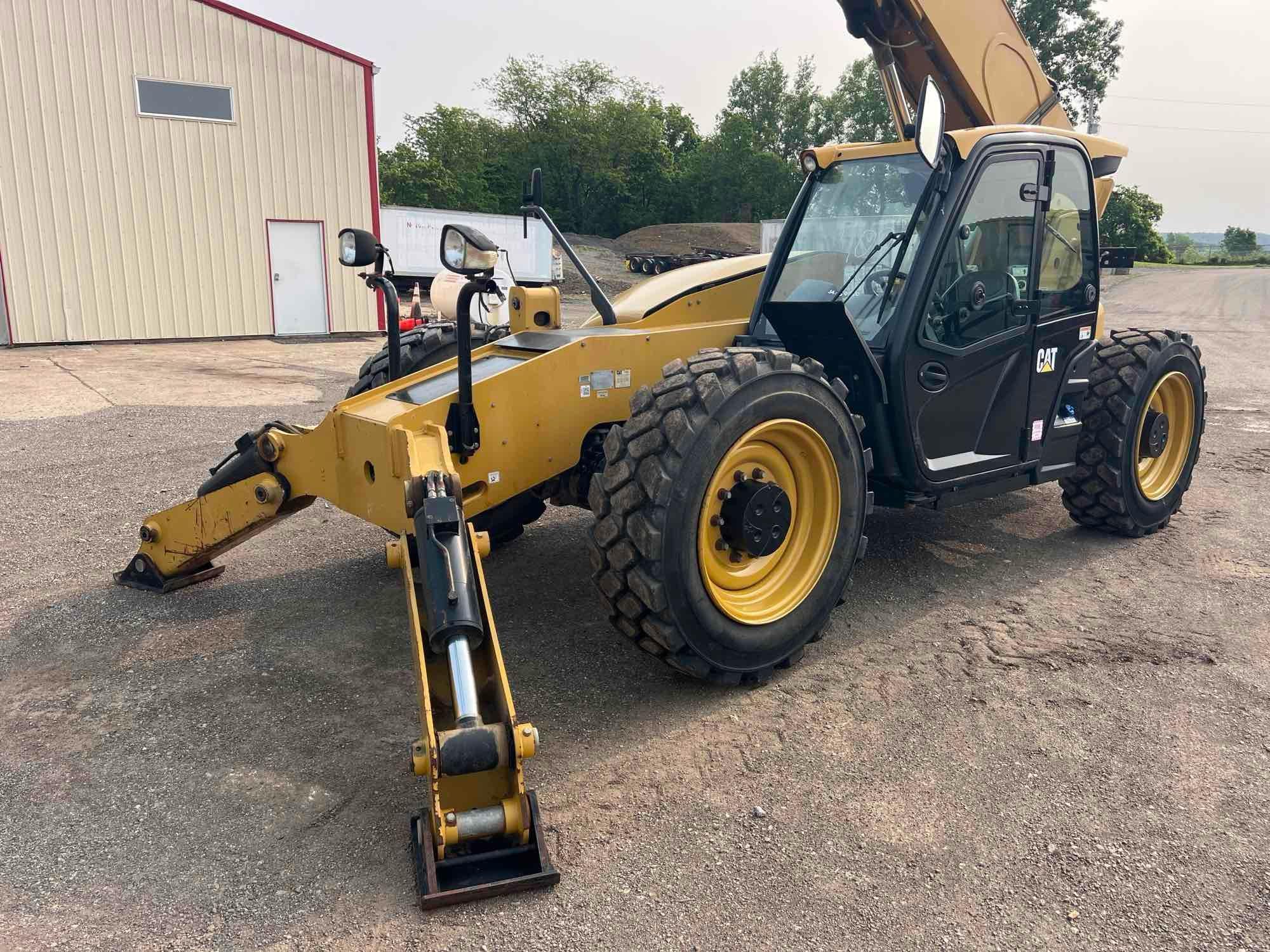 2018 CAT 1055D TELESCOPIC FORKLIFT SN:01160, 4x4, powered by Cat diesel engine, equipped with EROPS,