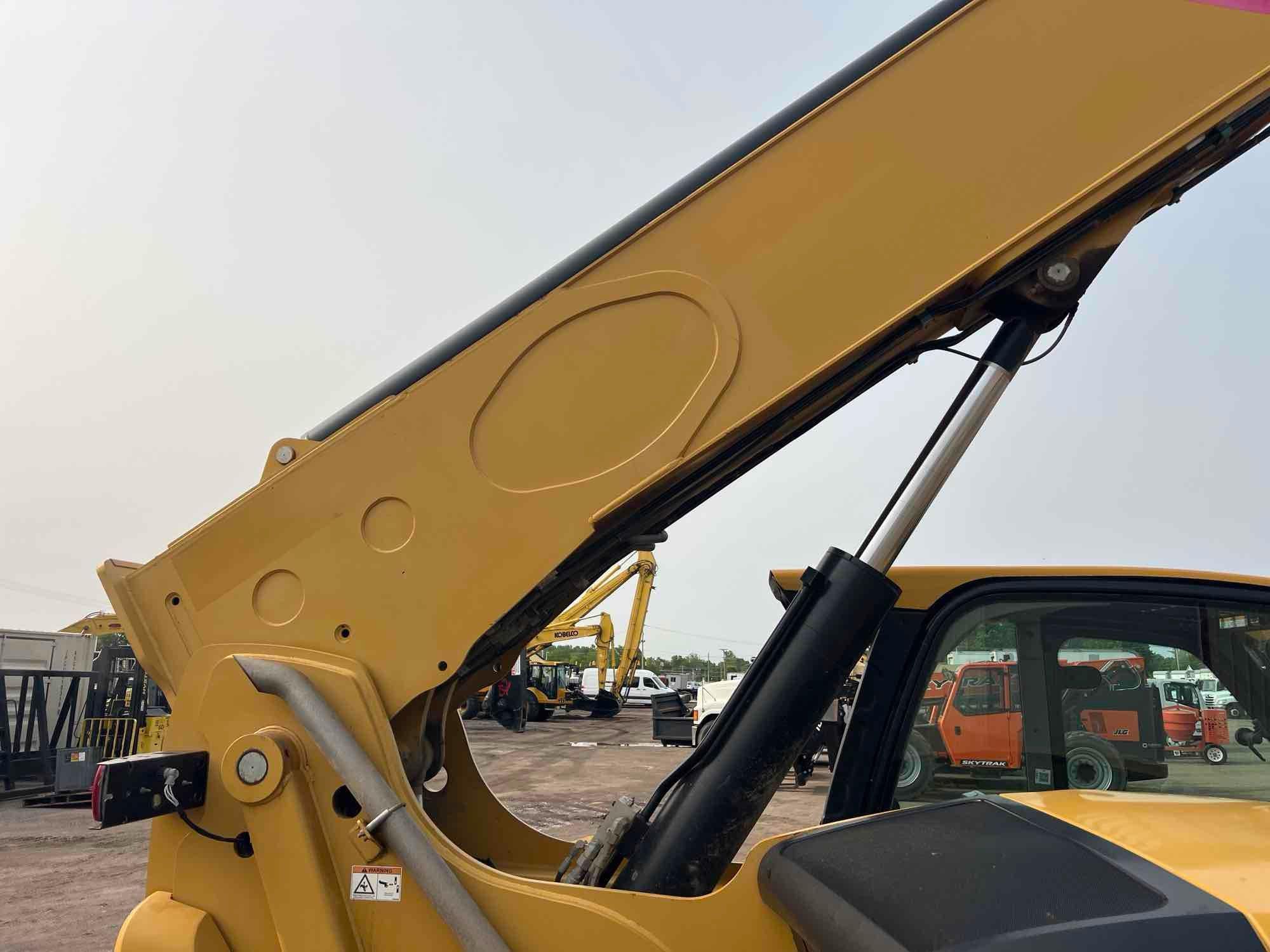 2018 CAT 1055D TELESCOPIC FORKLIFT SN:01160, 4x4, powered by Cat diesel engine, equipped with EROPS,