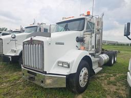 2010 KENWORTH T800 TRUCK TRACTOR VN:946013 powered by Paccar diesel engine, 500hp, equipped with