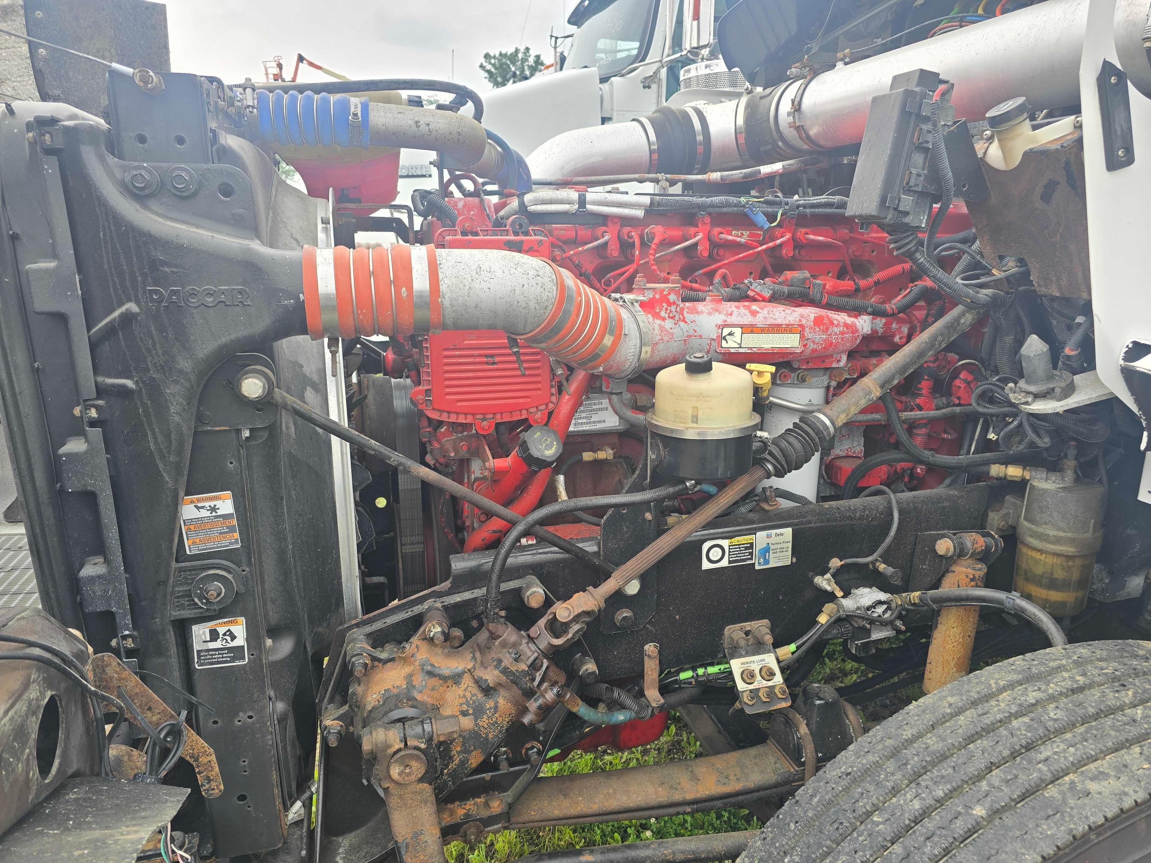 2010 KENWORTH T800 TRUCK TRACTOR VN:946013 powered by Paccar diesel engine, 500hp, equipped with