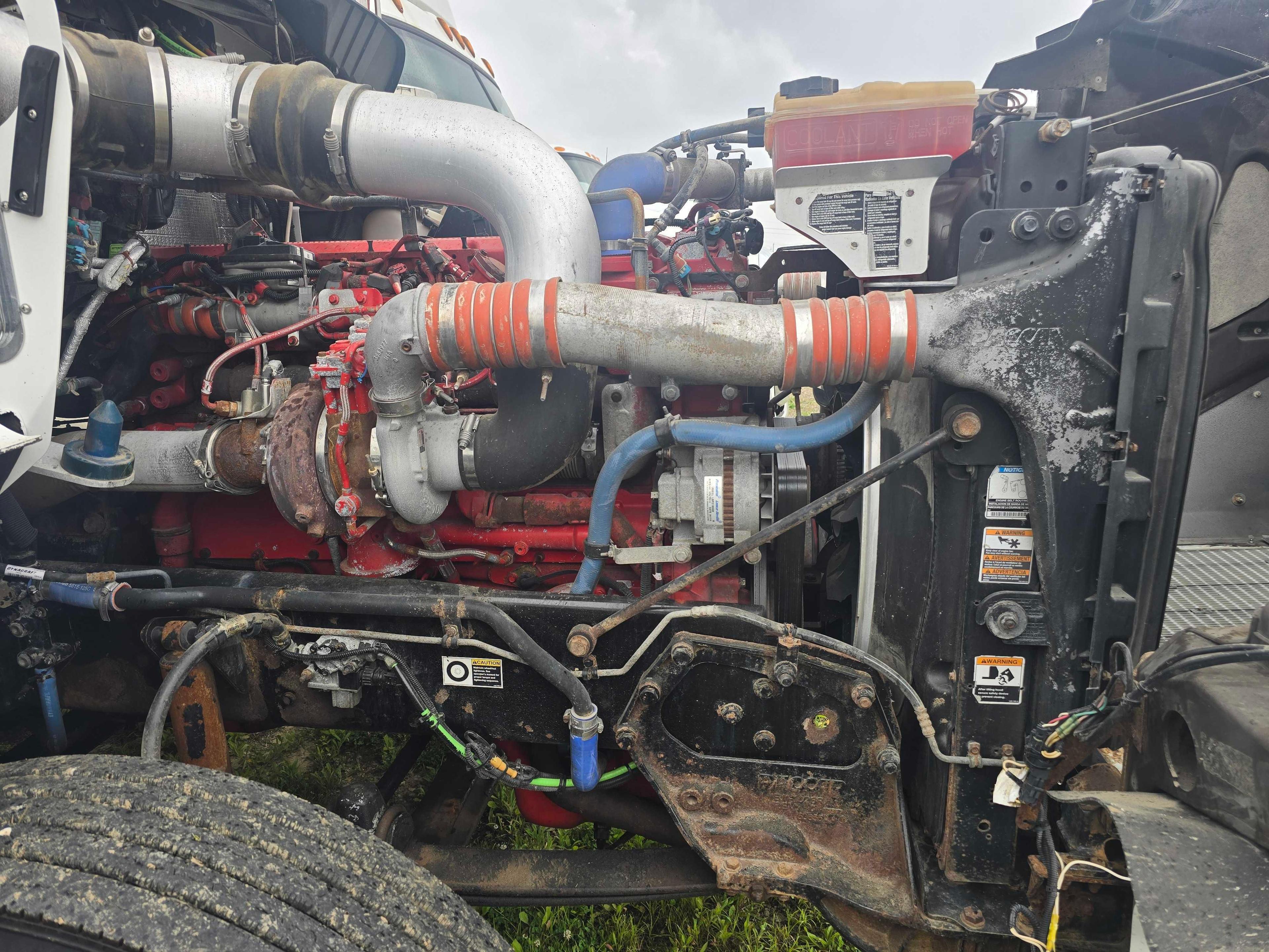 2010 KENWORTH T800 TRUCK TRACTOR VN:946013 powered by Paccar diesel engine, 500hp, equipped with
