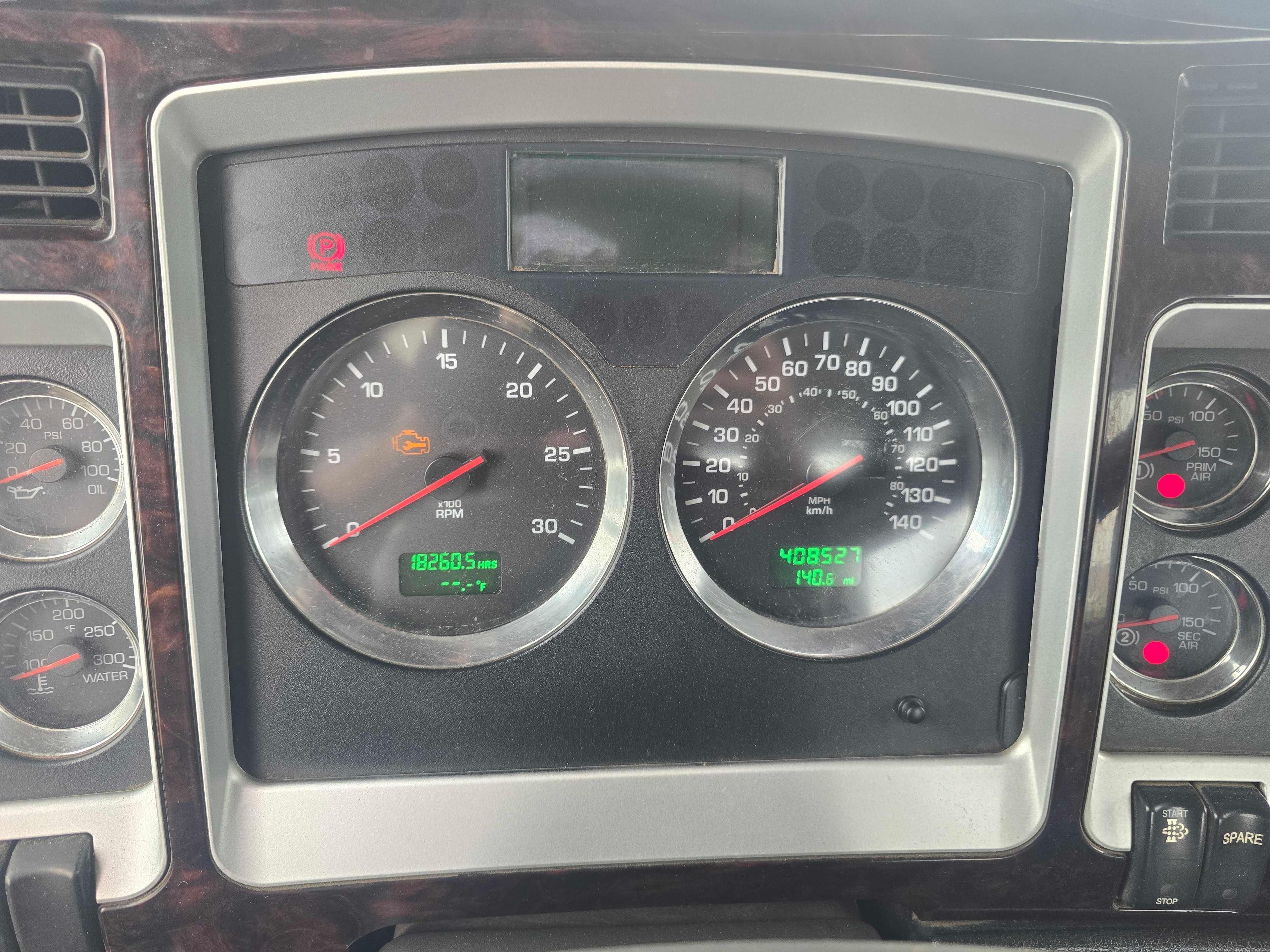 2010 KENWORTH T800 TRUCK TRACTOR VN:946013 powered by Paccar diesel engine, 500hp, equipped with