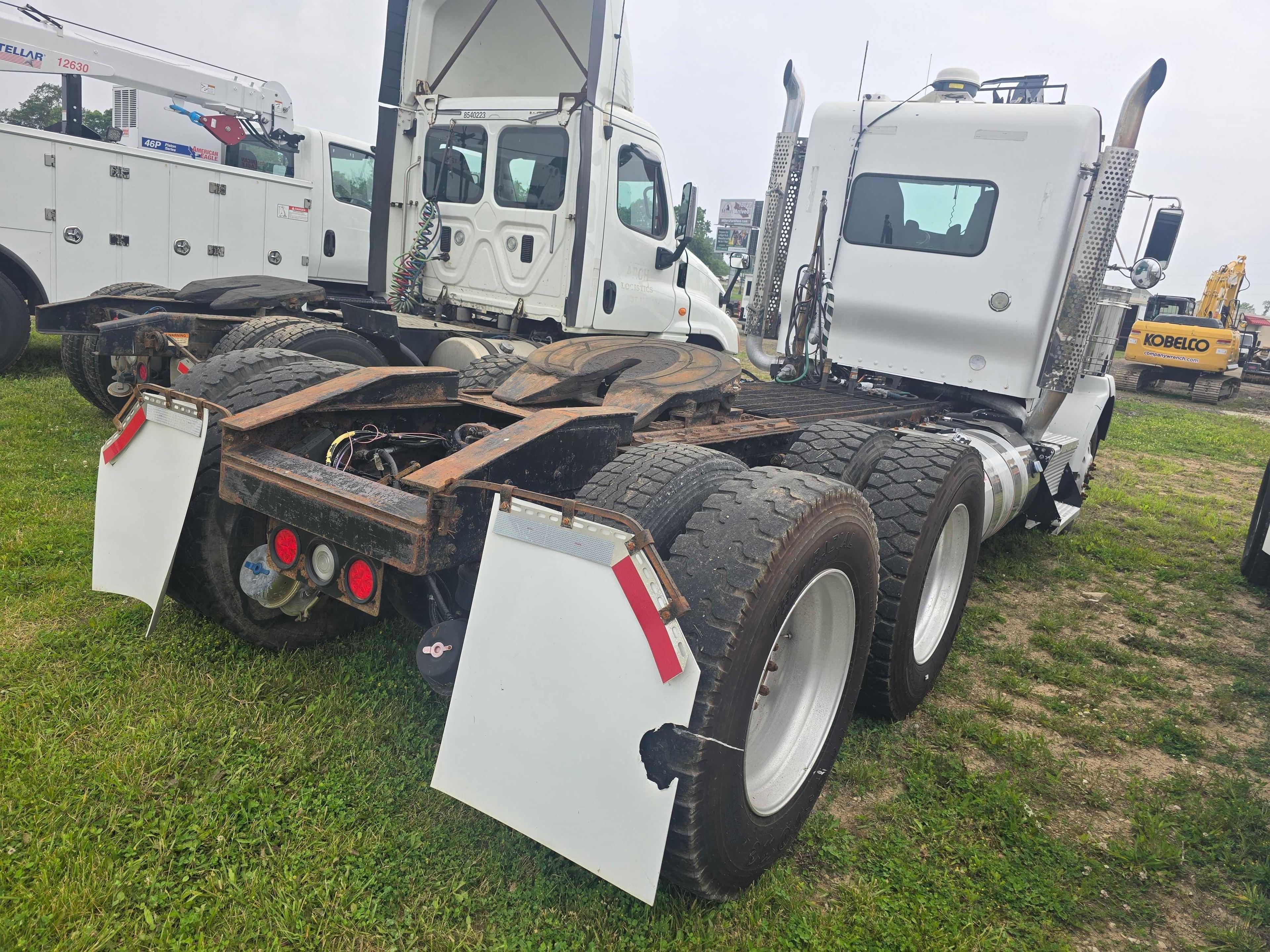 2010 KENWORTH T800 TRUCK TRACTOR VN:946013 powered by Paccar diesel engine, 500hp, equipped with