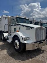 2016 KENWORTH T800 TRUCK TRACTOR VN:498150 powered by Cummins ISX15 diesel engine, 485hp, equipped