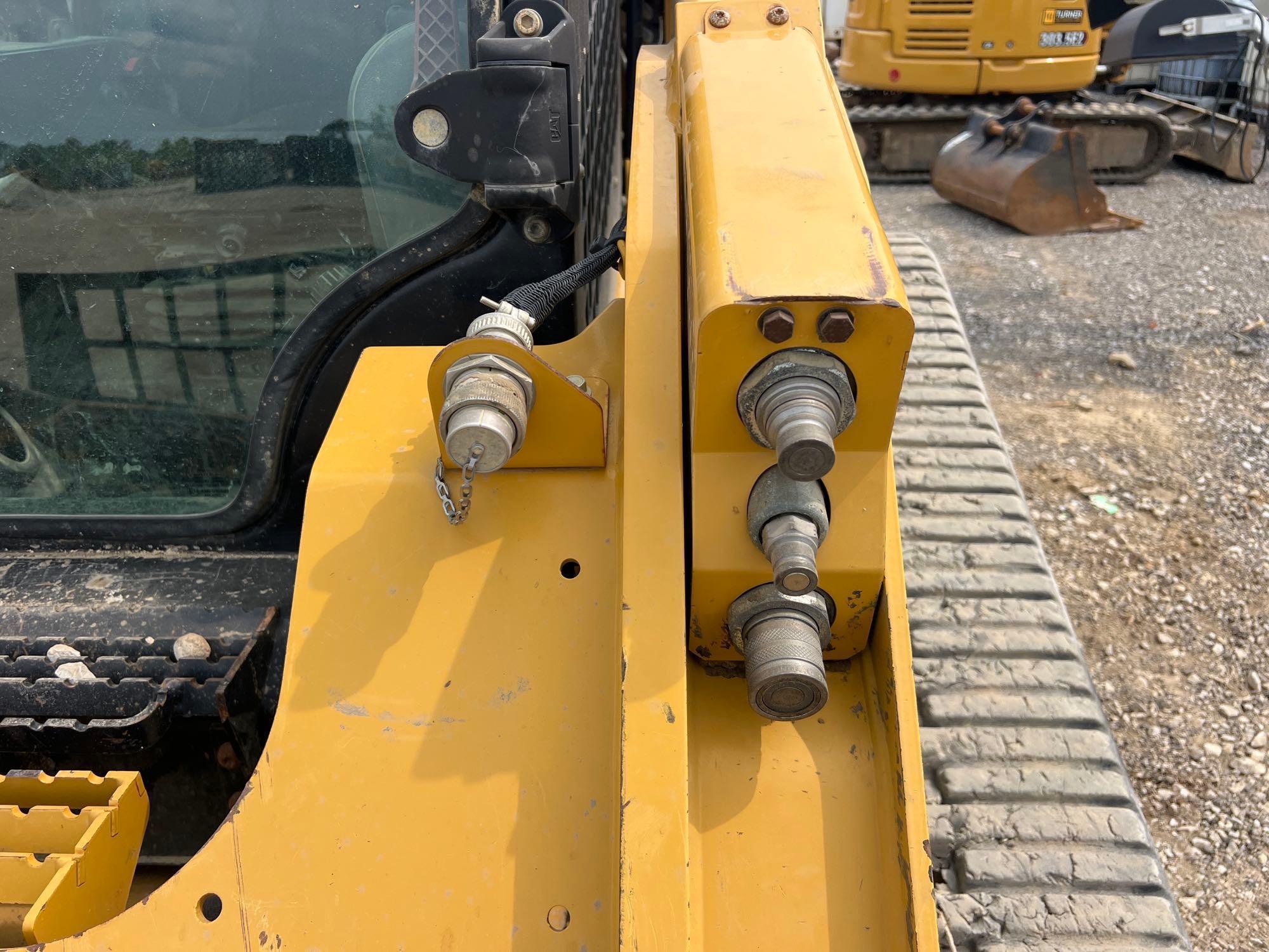 CAT 289D RUBBER TRACKED SKID STEER SN:TAW08590 powered by Cat diesel engine, equipped with EROPS,