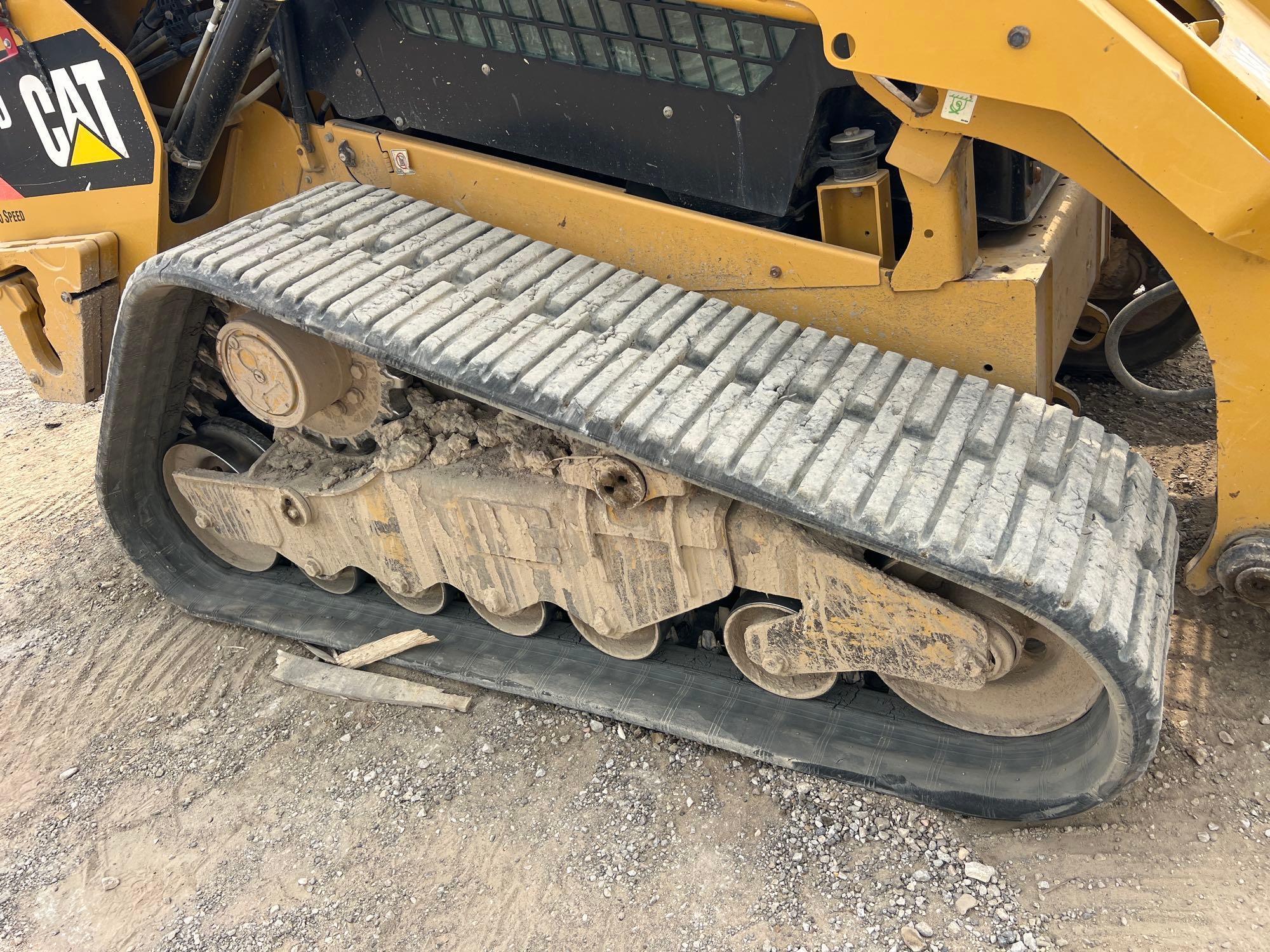 CAT 289D RUBBER TRACKED SKID STEER SN:TAW08590 powered by Cat diesel engine, equipped with EROPS,