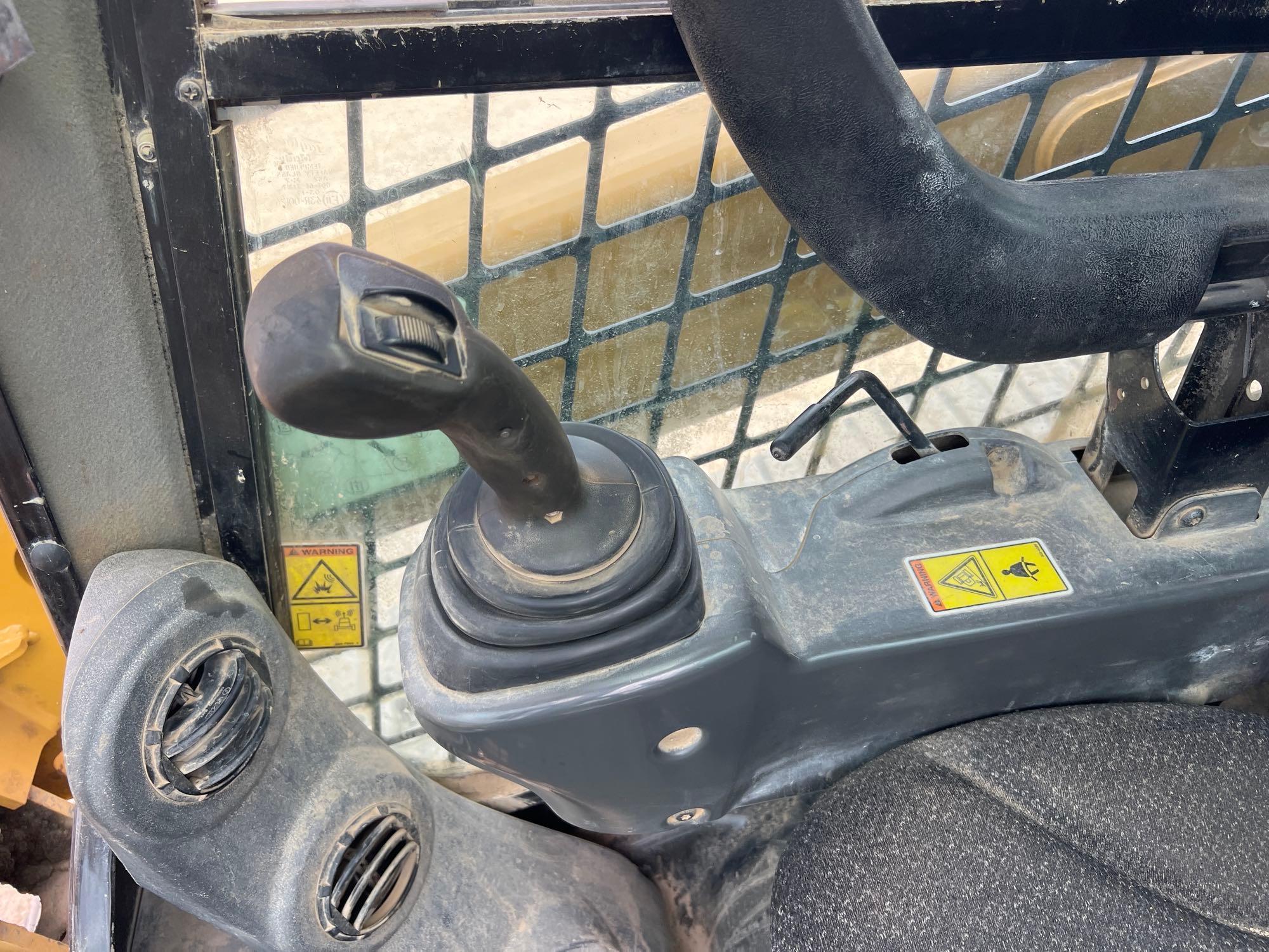 CAT 289D RUBBER TRACKED SKID STEER SN:TAW08590 powered by Cat diesel engine, equipped with EROPS,