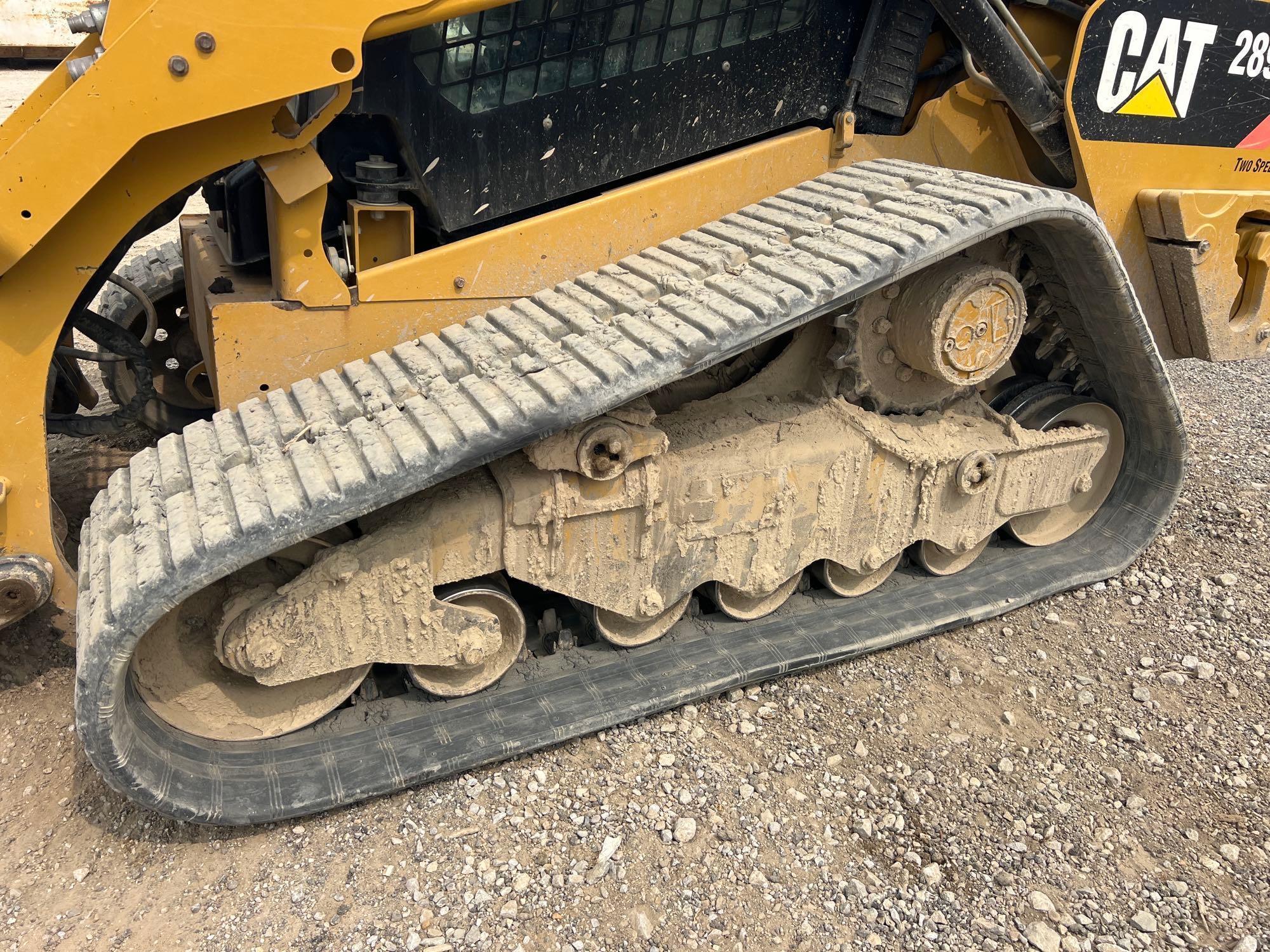 CAT 289D RUBBER TRACKED SKID STEER SN:TAW08590 powered by Cat diesel engine, equipped with EROPS,