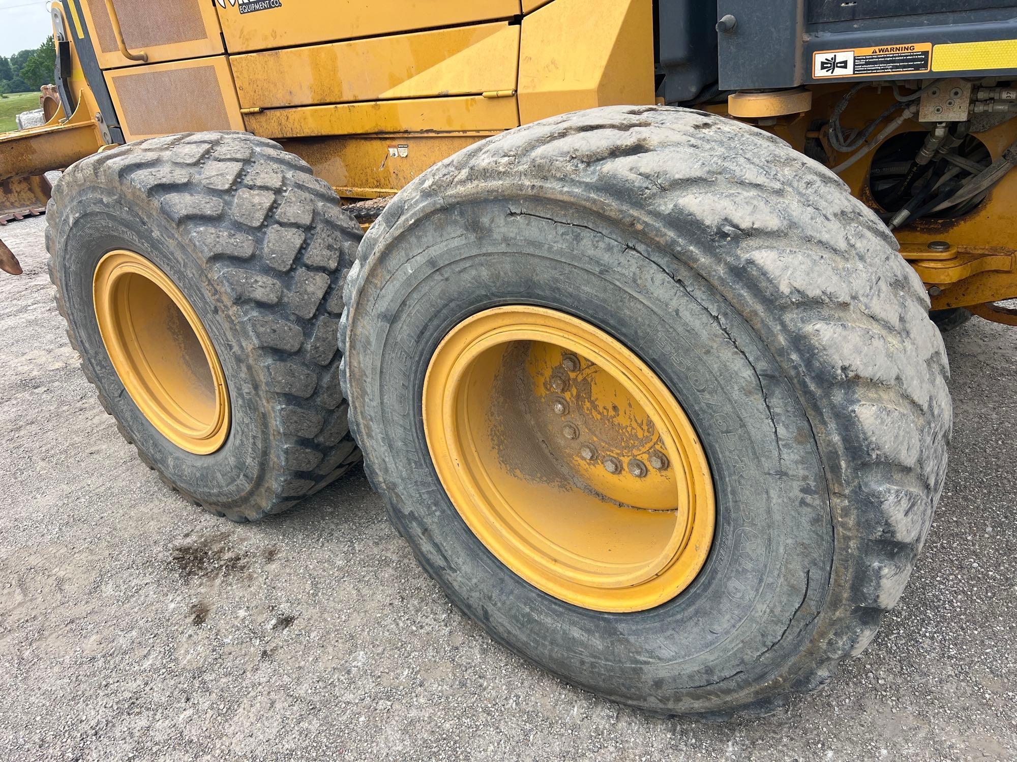 2019 JOHN DEERE 872GP MOTOR GRADER SN:690597 powered by John Deere diesel engine, equipped with