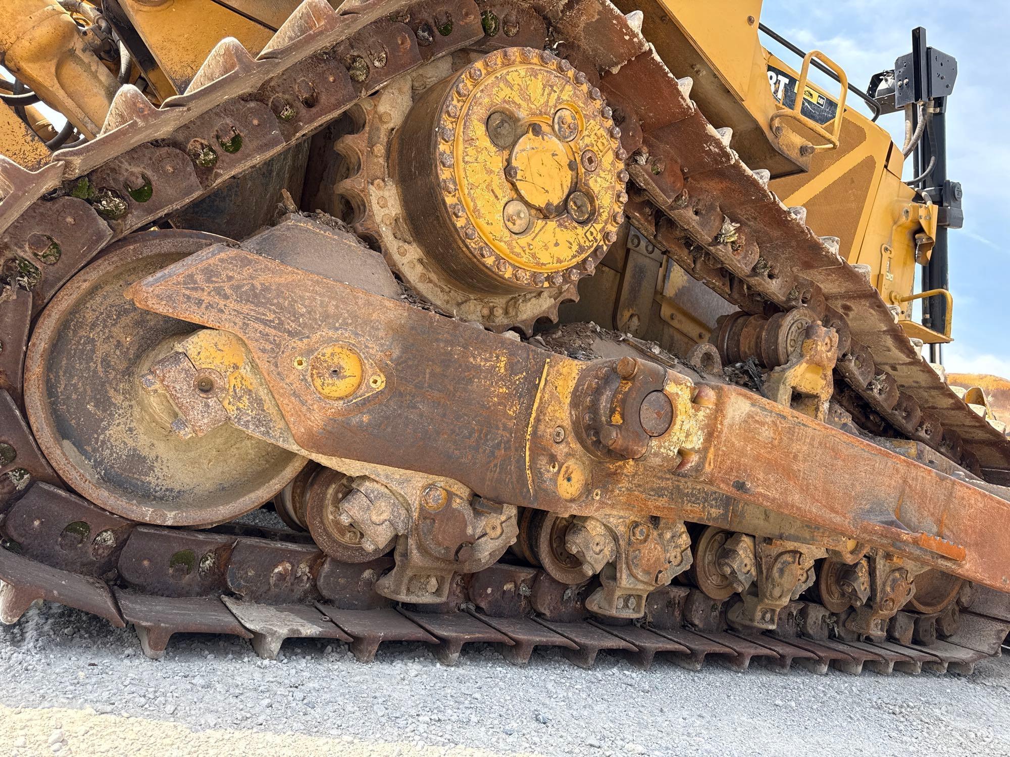 2015 CAT D8T CRAWLER TRACTOR SN:FMC00241 powered by Cat diesel engine, equipped with EROPS, air, SU