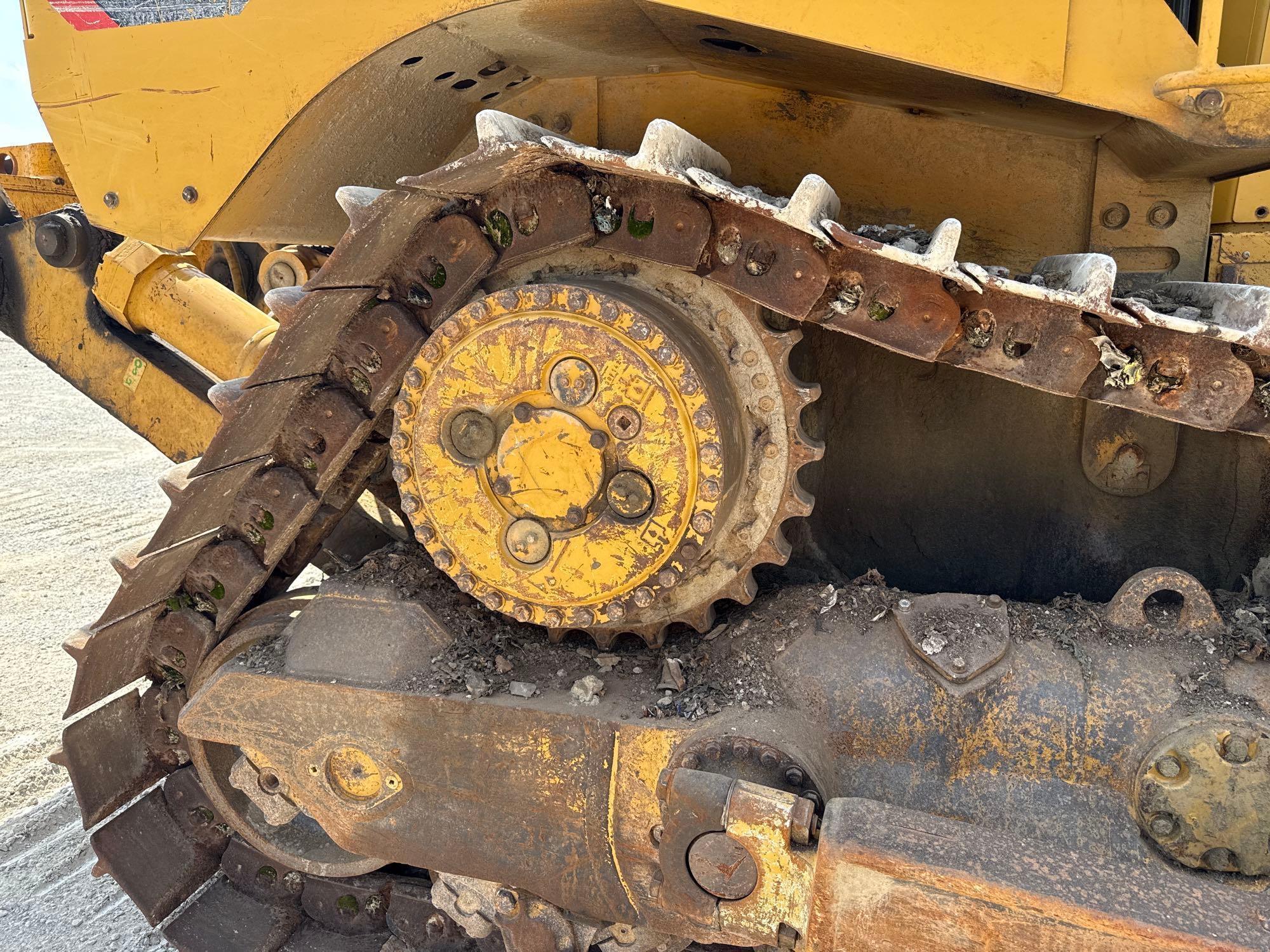 2015 CAT D8T CRAWLER TRACTOR SN:FMC00241 powered by Cat diesel engine, equipped with EROPS, air, SU