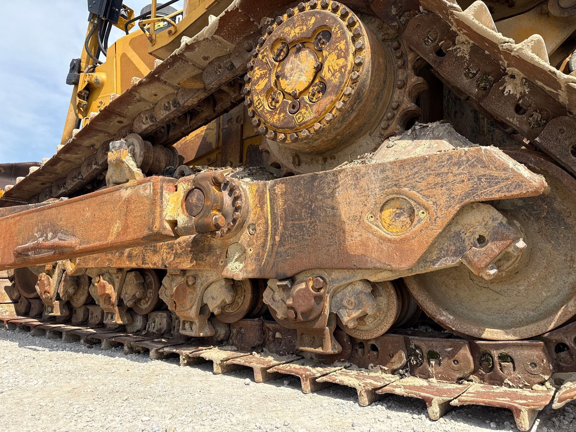 2015 CAT D8T CRAWLER TRACTOR SN:FMC00241 powered by Cat diesel engine, equipped with EROPS, air, SU