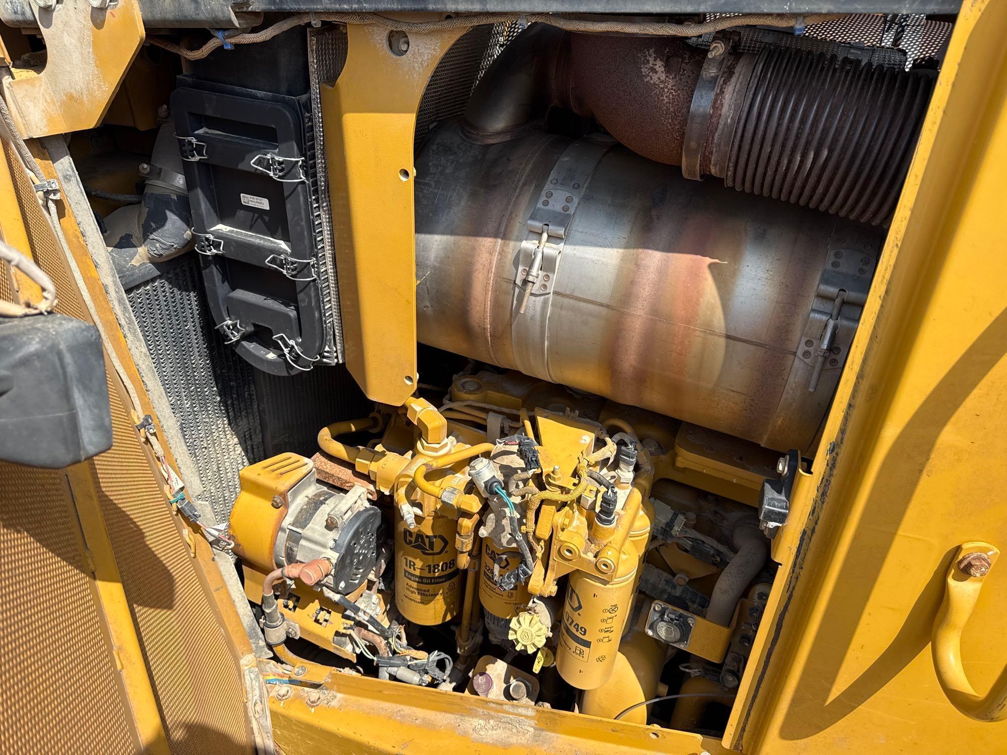 2015 CAT D8T CRAWLER TRACTOR SN:FMC00241 powered by Cat diesel engine, equipped with EROPS, air, SU