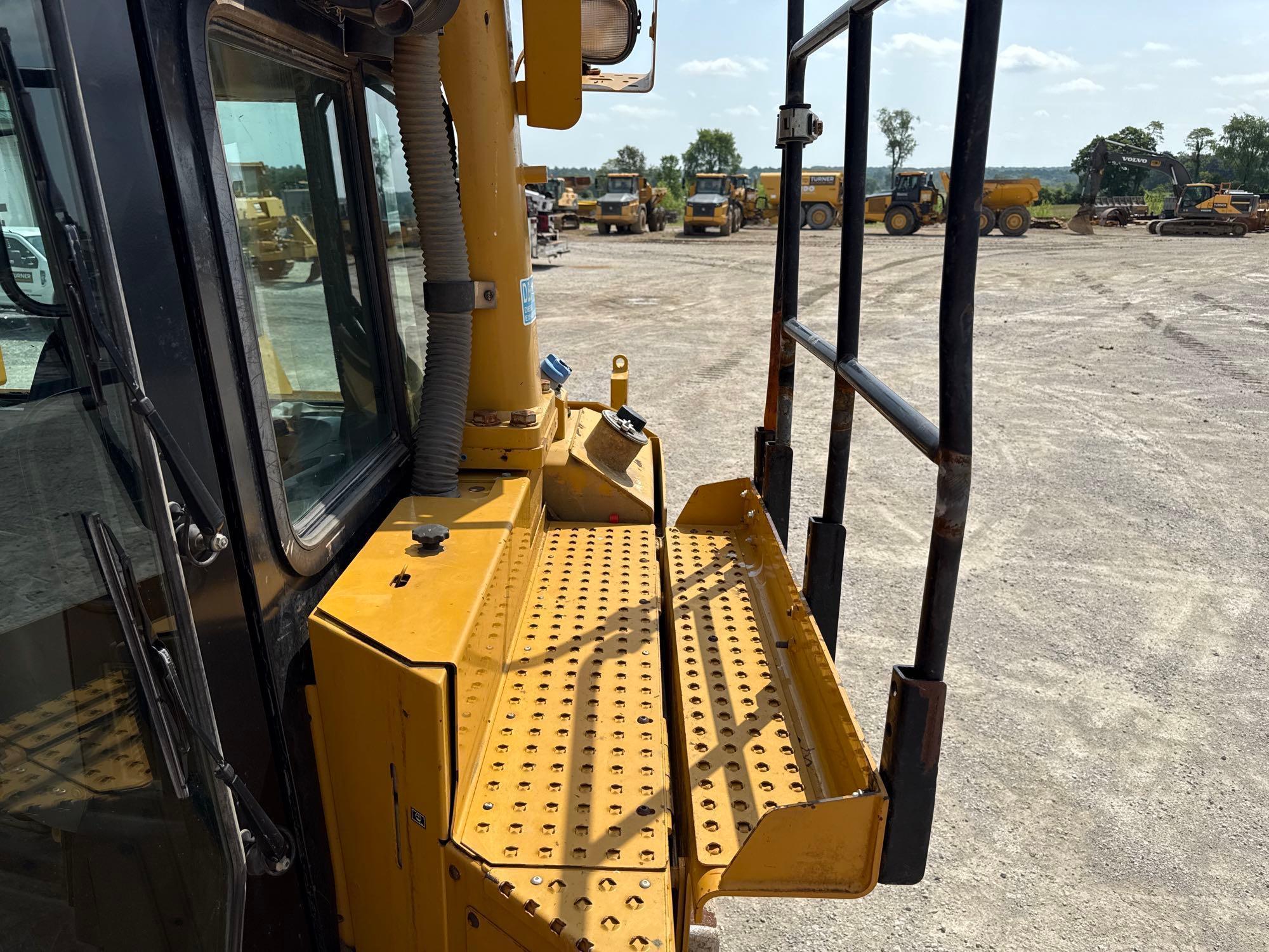 2015 CAT D8T CRAWLER TRACTOR SN:FMC00241 powered by Cat diesel engine, equipped with EROPS, air, SU