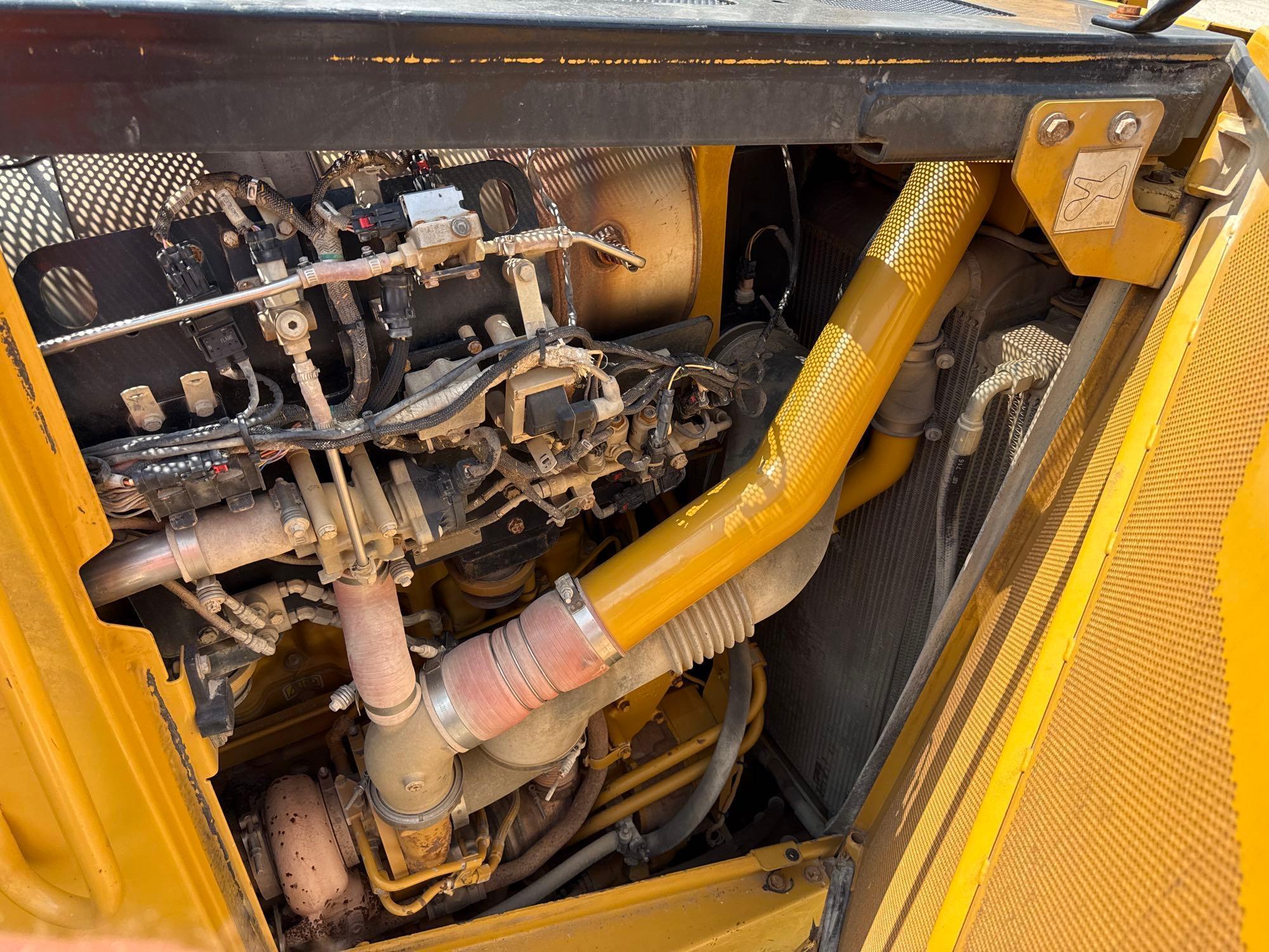 2015 CAT D8T CRAWLER TRACTOR SN:FMC00241 powered by Cat diesel engine, equipped with EROPS, air, SU