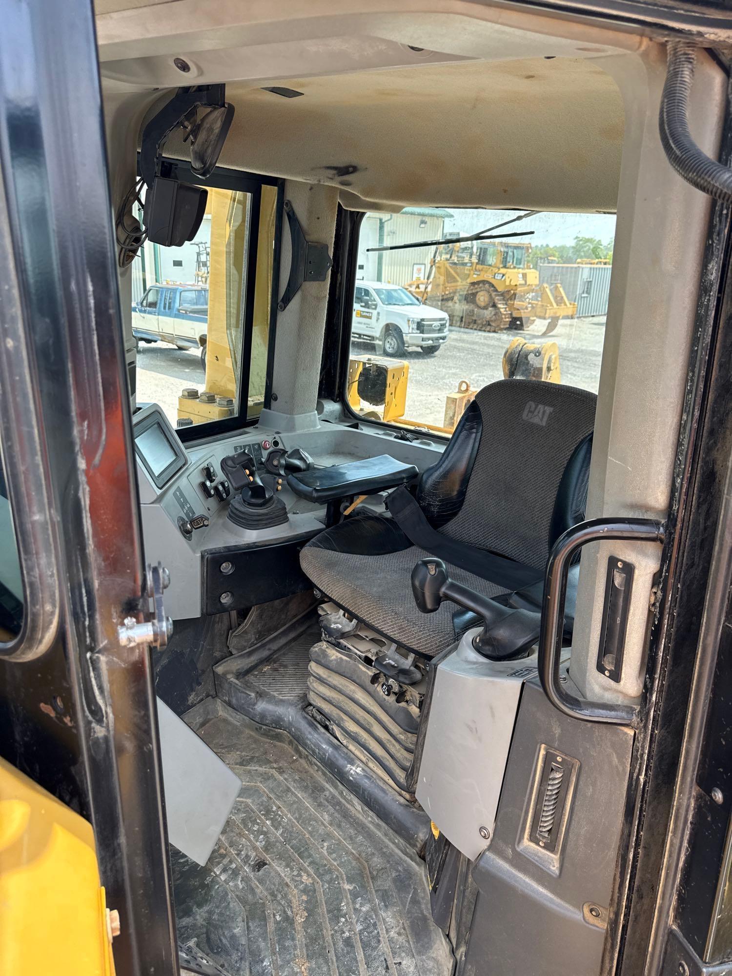 2015 CAT D8T CRAWLER TRACTOR SN:FMC00241 powered by Cat diesel engine, equipped with EROPS, air, SU