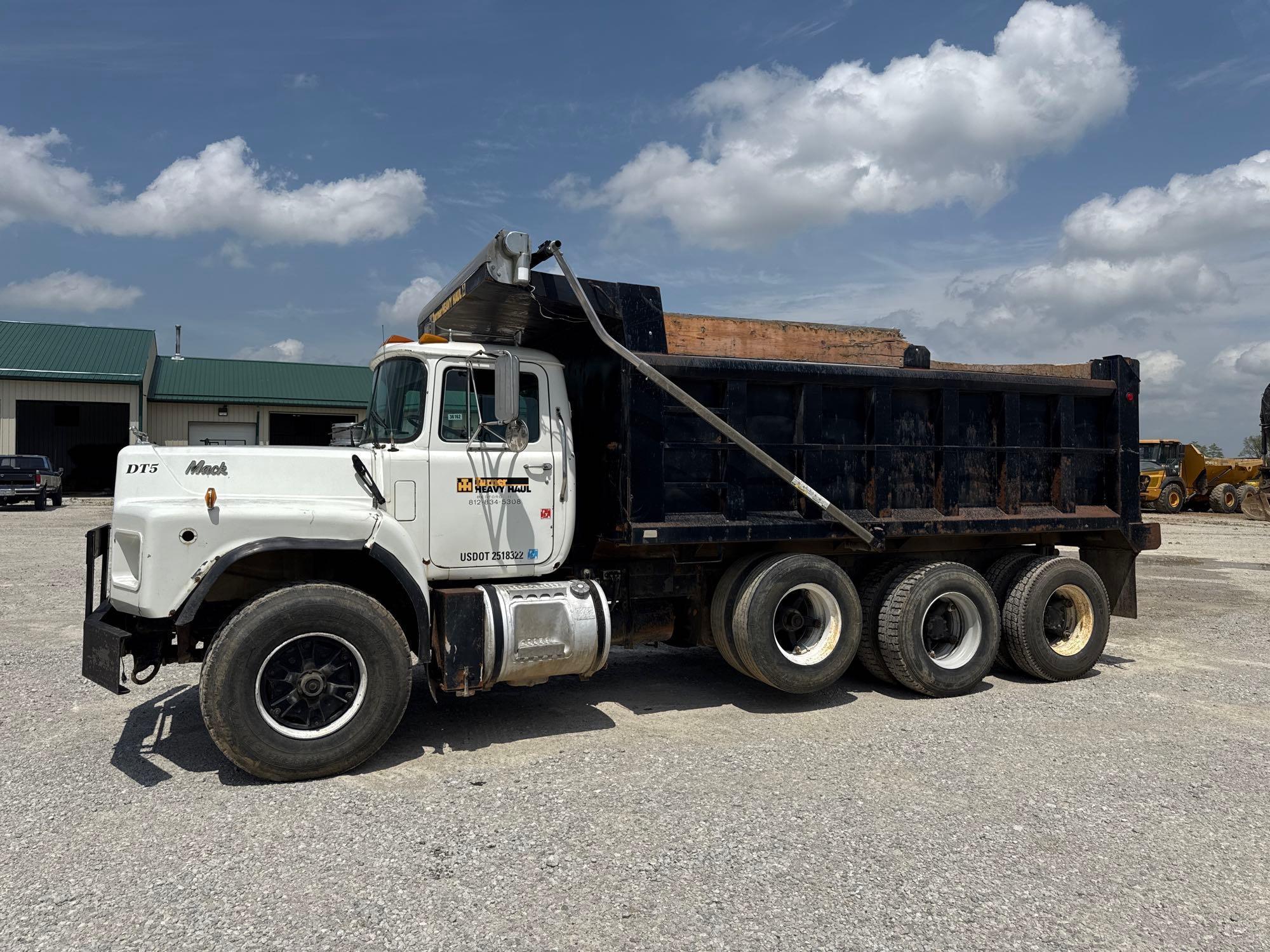 1991 MACK RB690 DUMP TRUCK VN:1M2AM20C5MM001895 powered by Mack engine, 350hp, equipped with