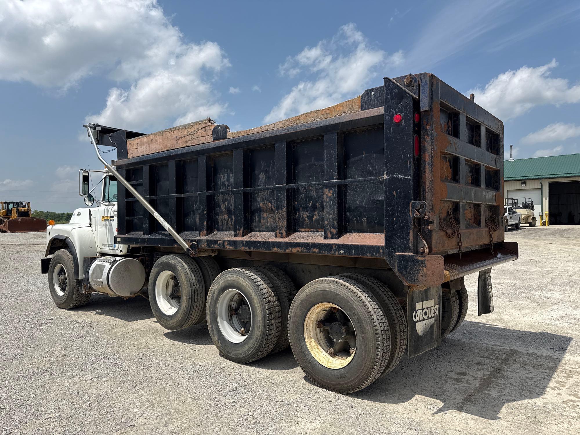 1991 MACK RB690 DUMP TRUCK VN:1M2AM20C5MM001895 powered by Mack engine, 350hp, equipped with