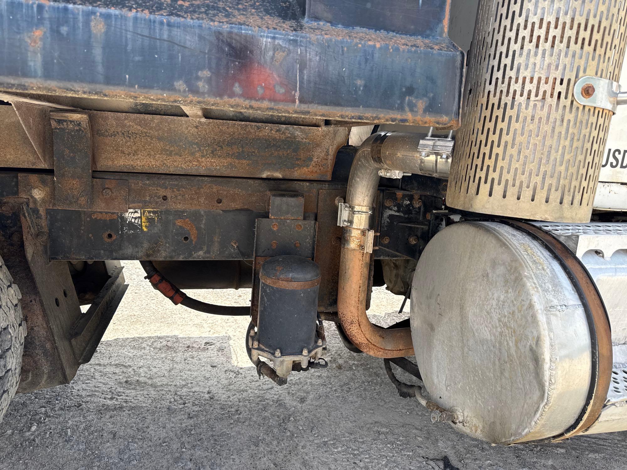 1991 MACK RB690 DUMP TRUCK VN:1M2AM20C5MM001895 powered by Mack engine, 350hp, equipped with