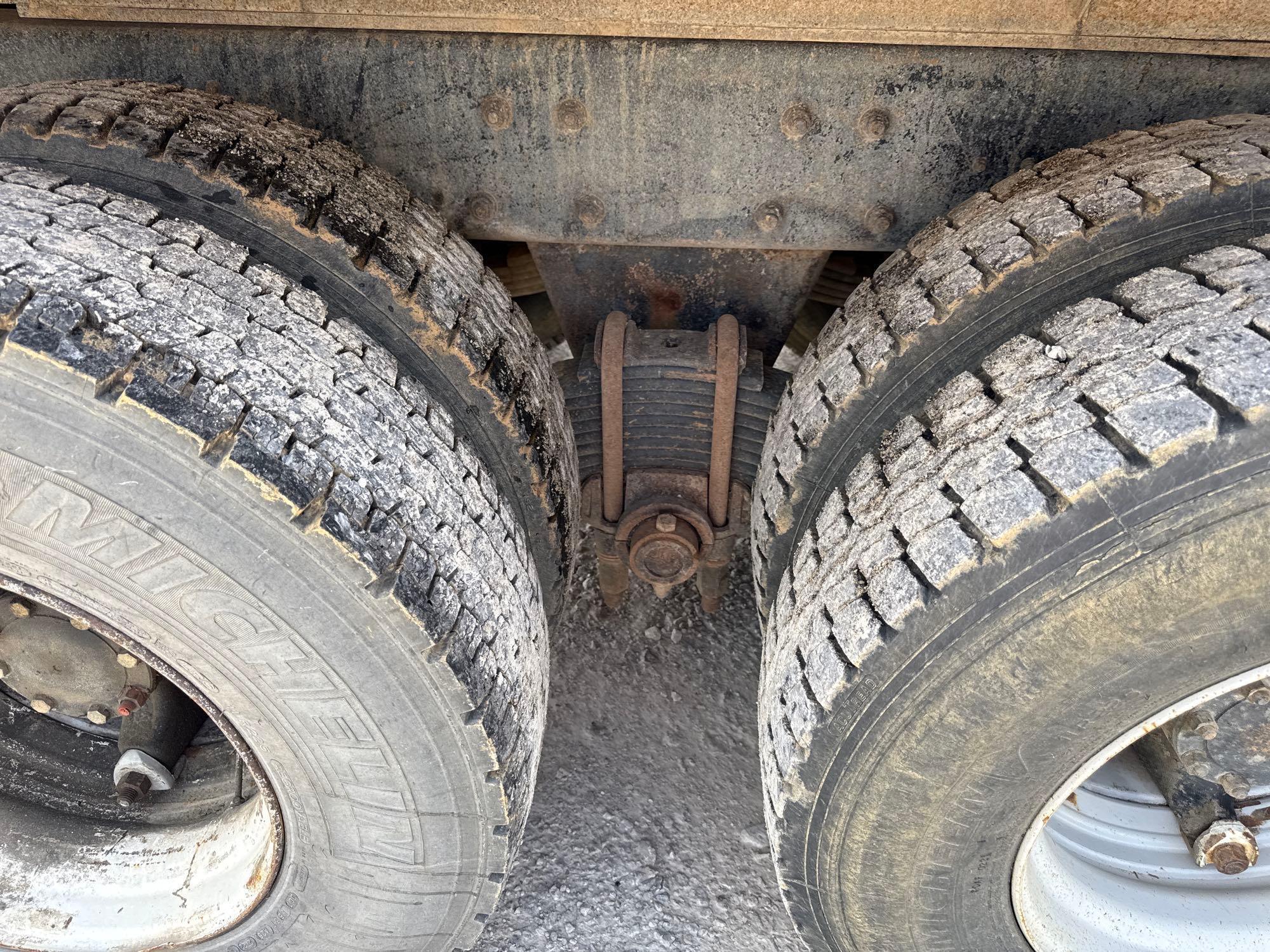1991 MACK RB690 DUMP TRUCK VN:1M2AM20C5MM001895 powered by Mack engine, 350hp, equipped with