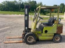 CLARK GPS25MB FORKLIFT SN:GP138MB-57-6328 powered by LP engine, equipped with OROPS.