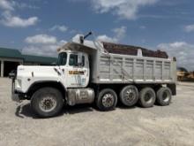 1999 MACK RD688S DUMP TRUCK VN:1M2AM09C5XM005036 powered by Mack E7 engine, 400hp, equipped with 8LL