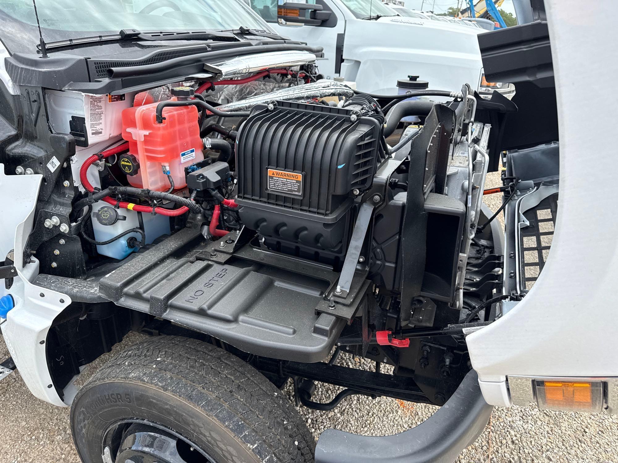 NEW UNUSED 2024 CHEVY 6500 CAB & CHASSIS VN:1HTKHPVM6RH352720 powered by Duramax 6.6L V8 turbo