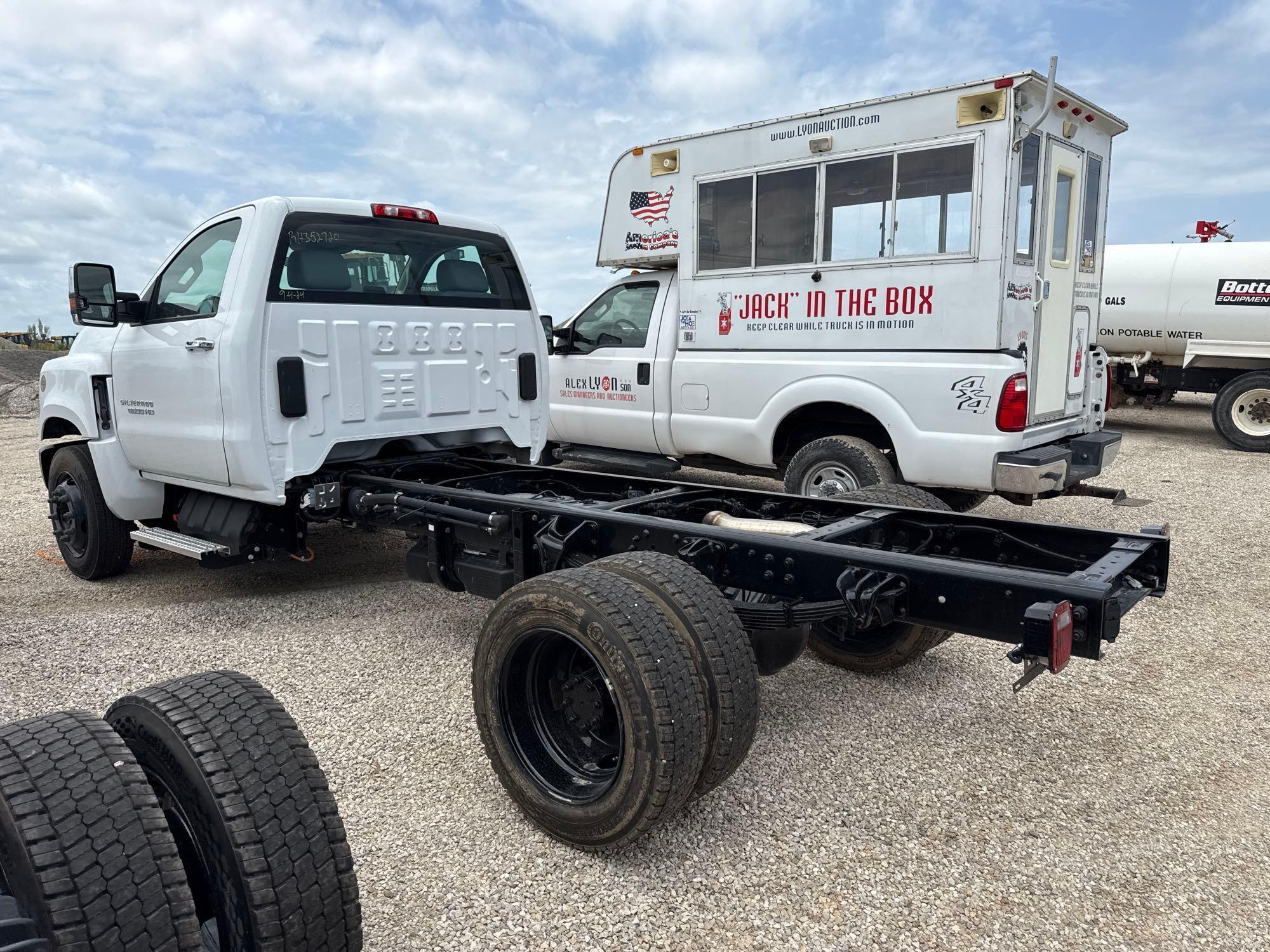 NEW UNUSED 2024 CHEVY 6500 CAB & CHASSIS VN:1HTKHPVM6RH352720 powered by Duramax 6.6L V8 turbo