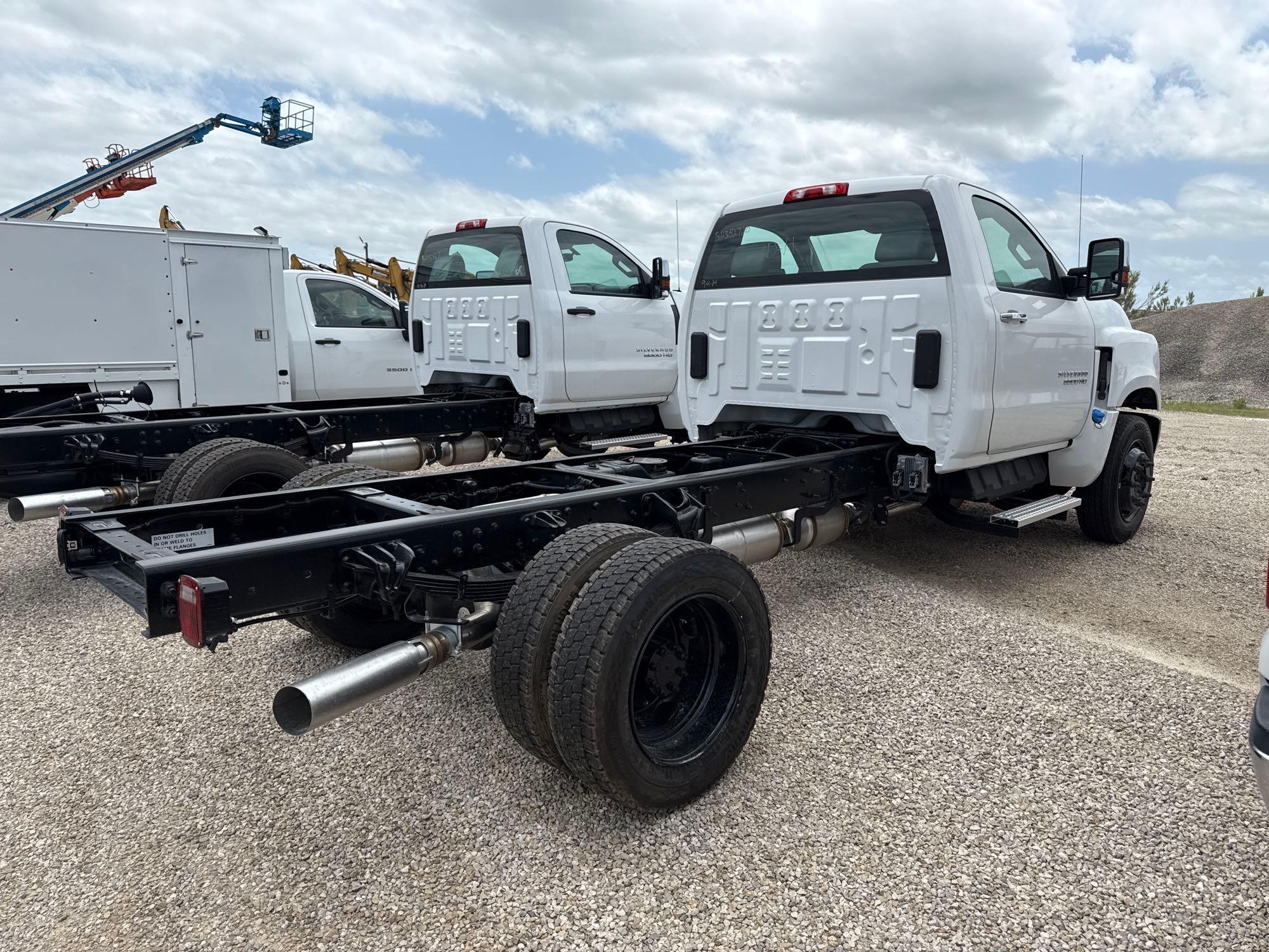 NEW UNUSED 2024 CHEVY 6500 CAB & CHASSIS VN:1HTKHPVM6RH352720 powered by Duramax 6.6L V8 turbo