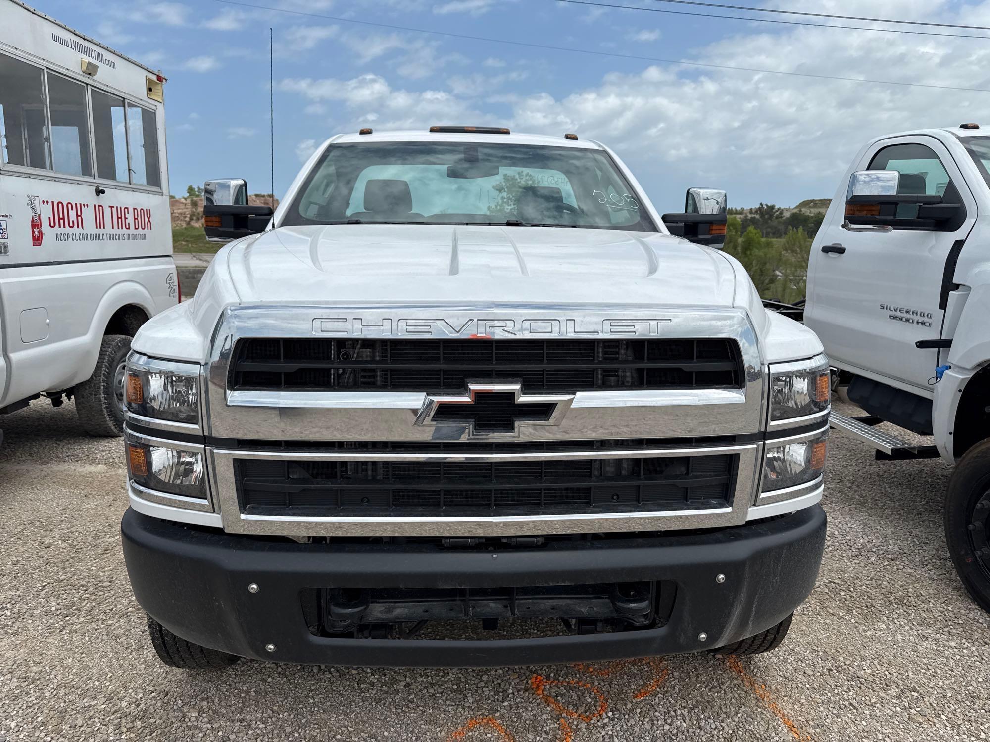 NEW UNUSED 2024 CHEVY 6500 CAB & CHASSIS VN:1HTKHPVM6RH352720 powered by Duramax 6.6L V8 turbo