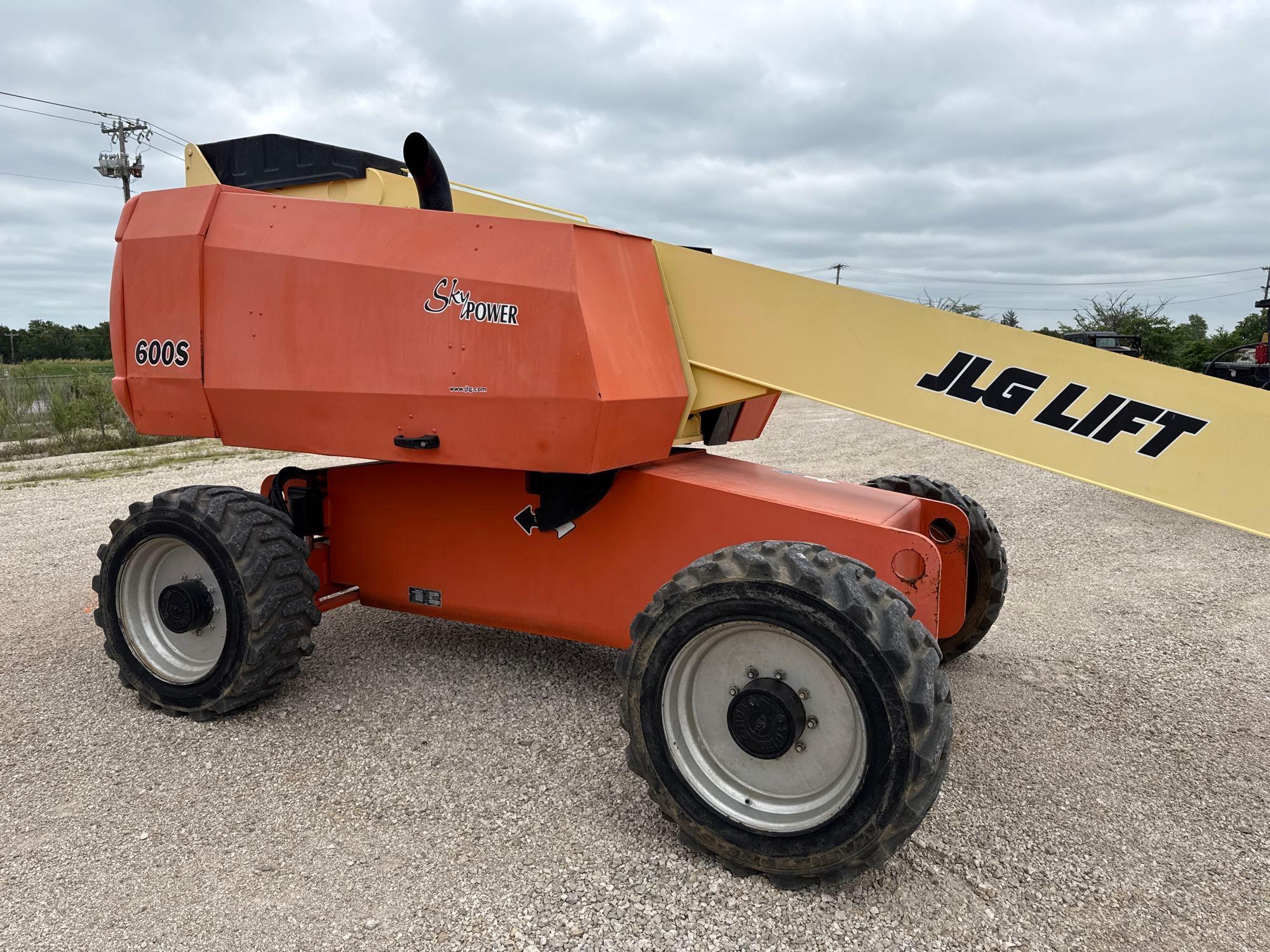 JLG 600S BOOM LIFT SN:300150471 4x4, powered by diesel engine, equipped with 60ft. Platform height,