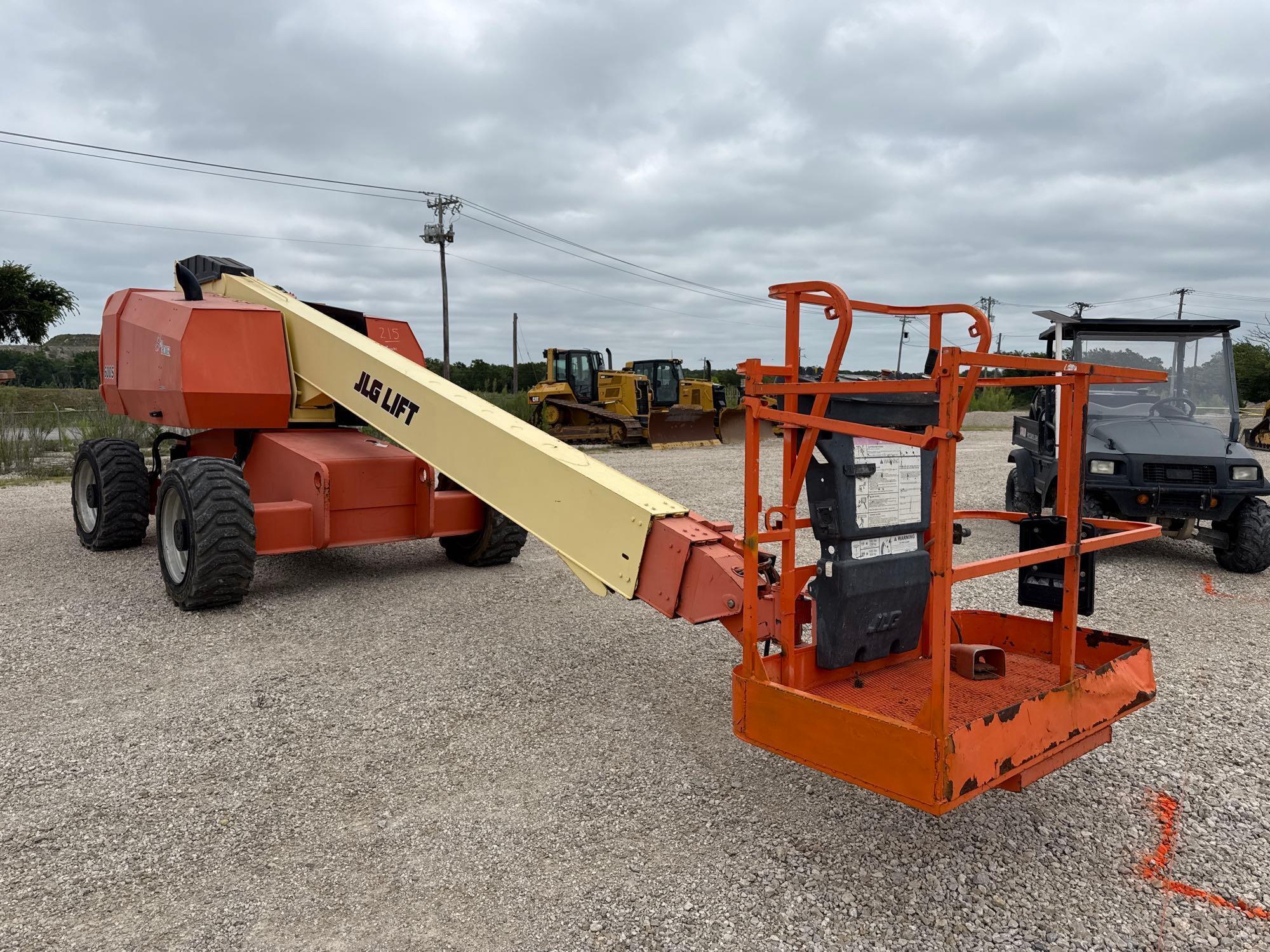JLG 600S BOOM LIFT SN:300150471 4x4, powered by diesel engine, equipped with 60ft. Platform height,