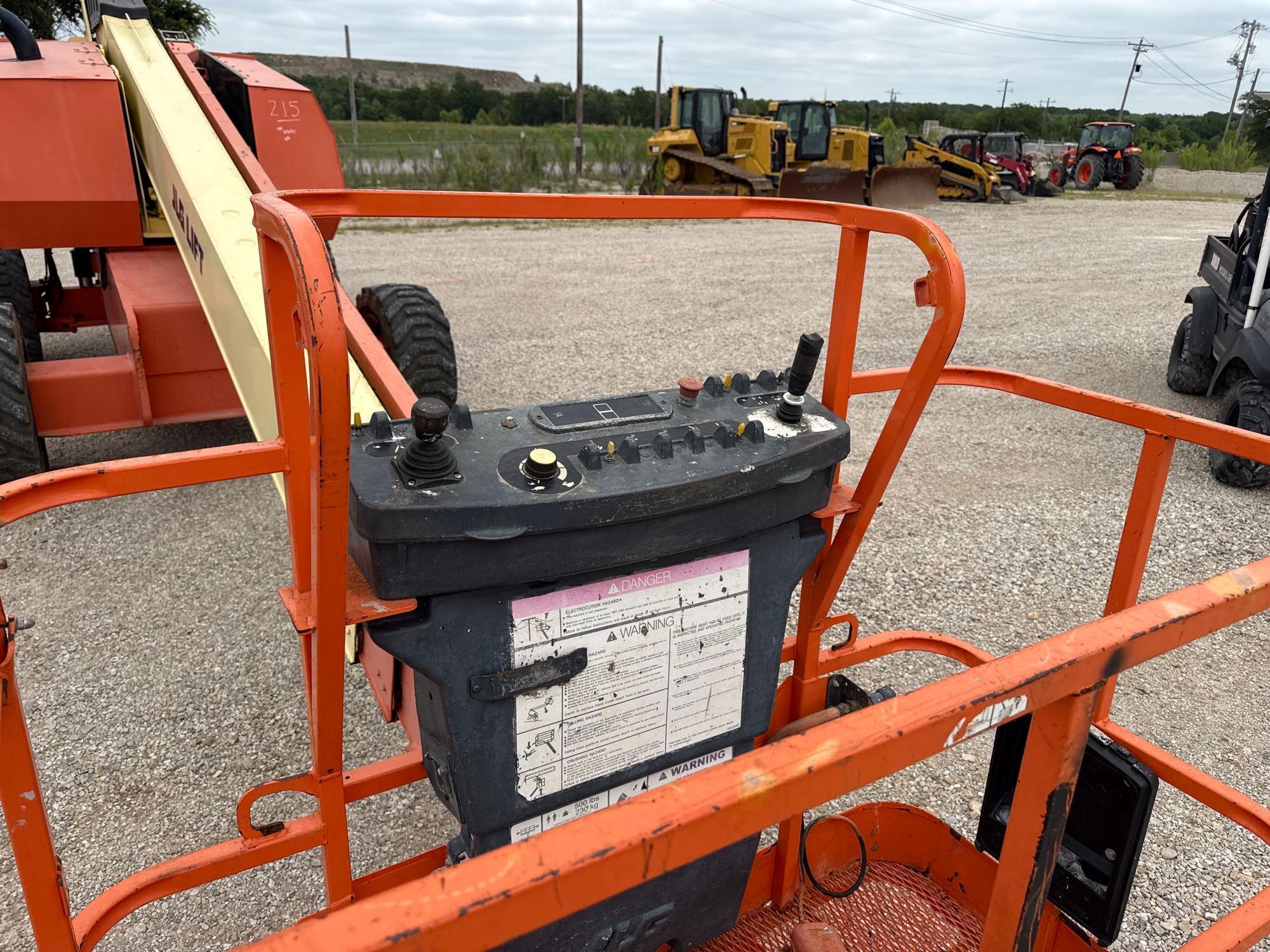 JLG 600S BOOM LIFT SN:300150471 4x4, powered by diesel engine, equipped with 60ft. Platform height,
