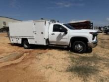 2021 CHEVY 3500 TIRE UTILITY TRUCK VN:1GB3WRE74MF178510 powered by gas engine, equipped with