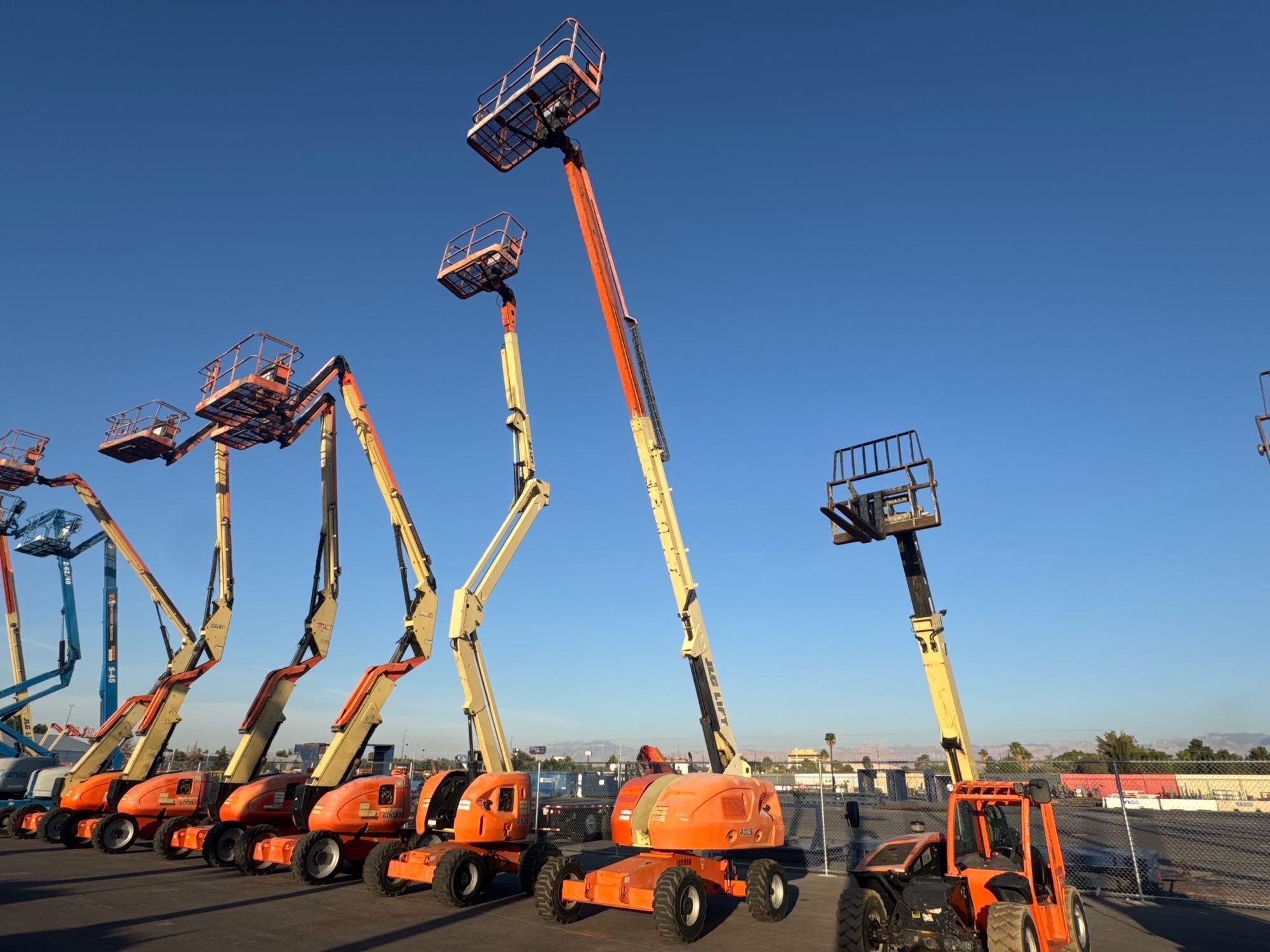 JLG 400S BOOM LIFT SN:300109958 4x4, powered by diesel engine, equipped with 40ft. Platform height,