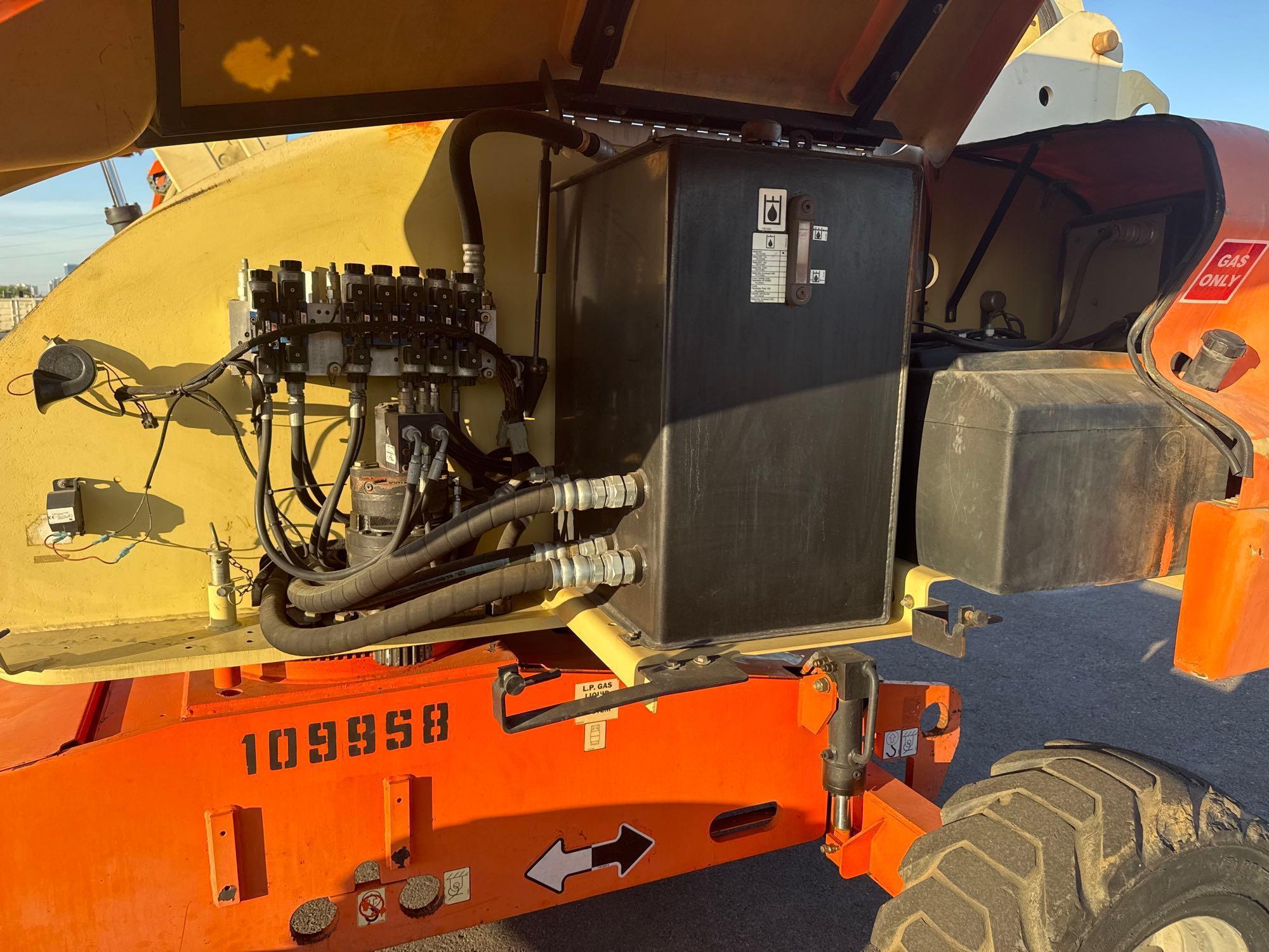 JLG 400S BOOM LIFT SN:300109958 4x4, powered by diesel engine, equipped with 40ft. Platform height,