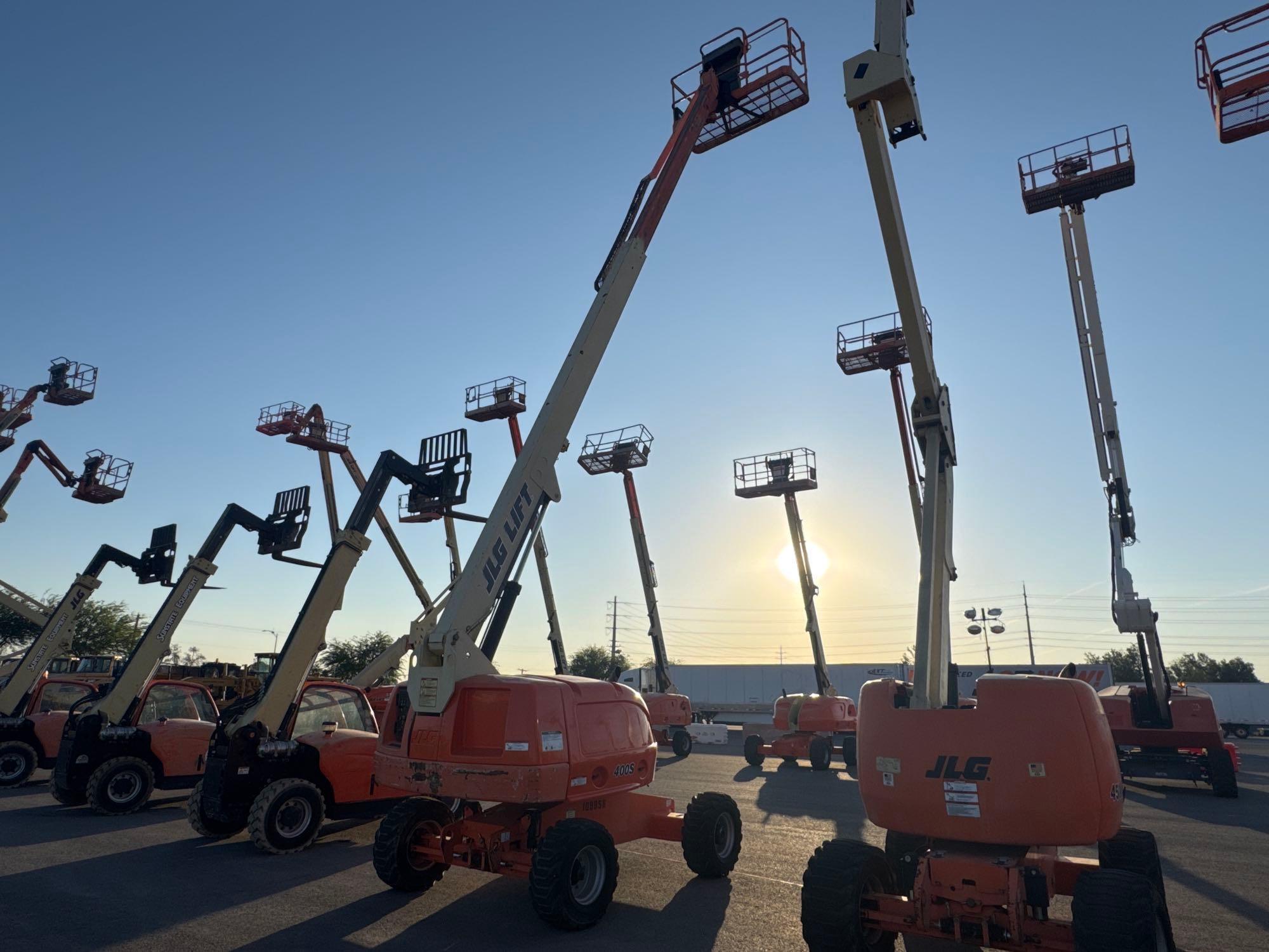 JLG 400S BOOM LIFT SN:300109958 4x4, powered by diesel engine, equipped with 40ft. Platform height,