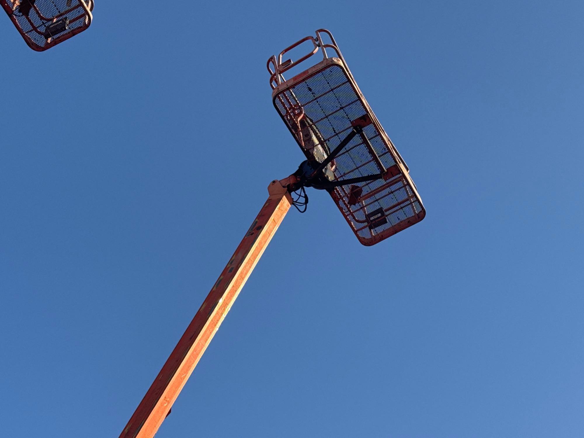 JLG 400S BOOM LIFT SN:300109958 4x4, powered by diesel engine, equipped with 40ft. Platform height,