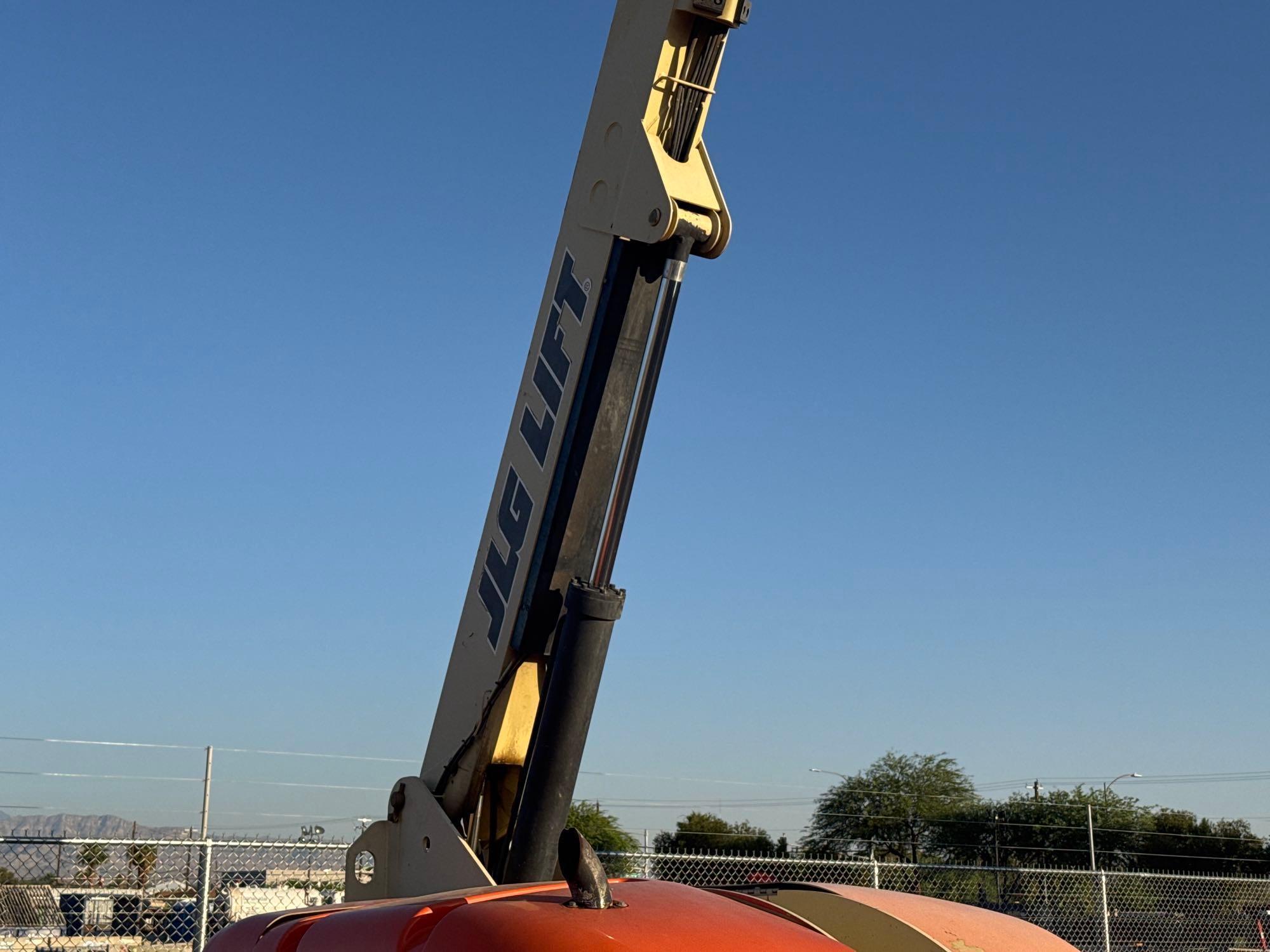 JLG 400S BOOM LIFT SN:300109958 4x4, powered by diesel engine, equipped with 40ft. Platform height,