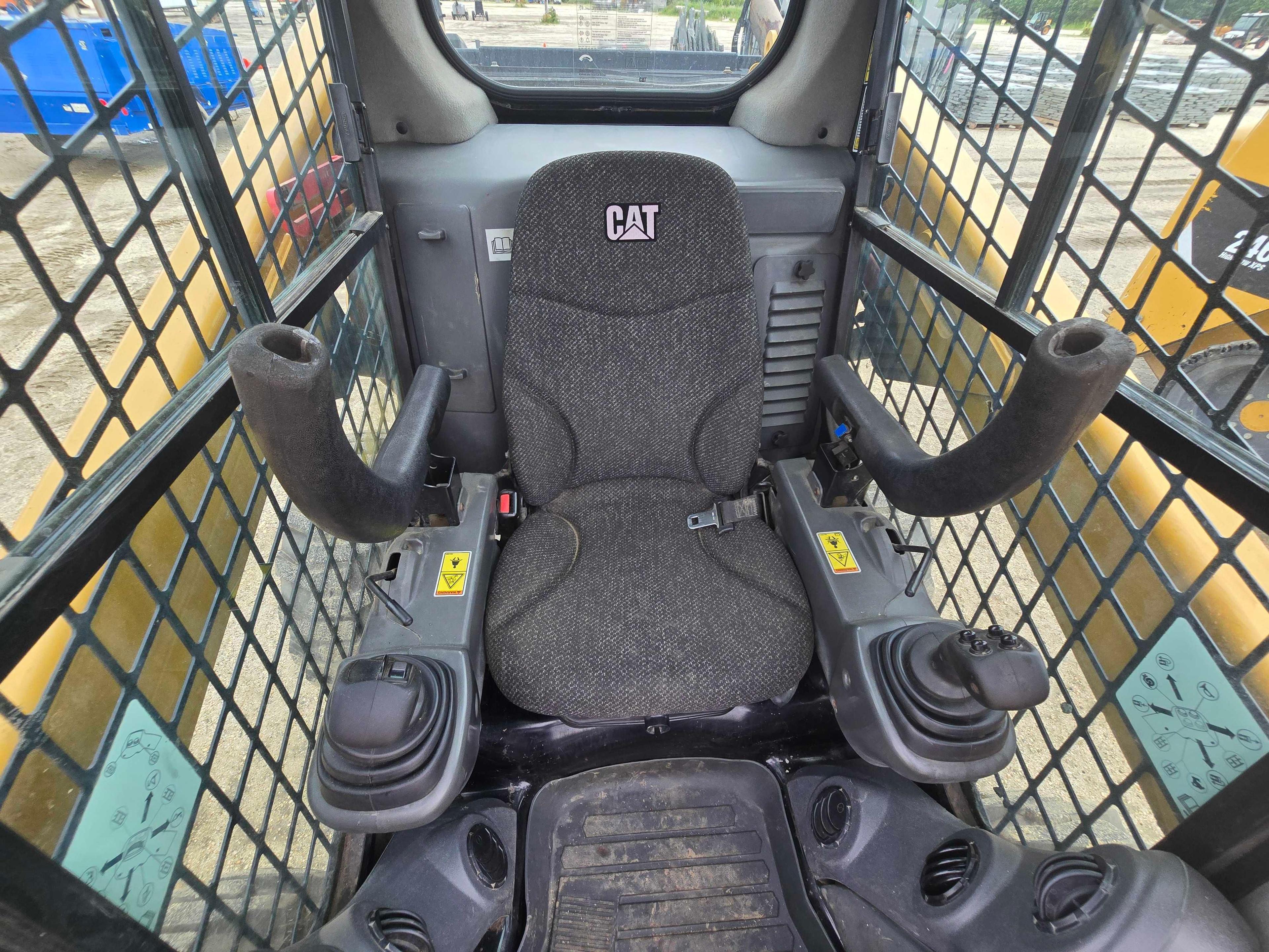 2016 CAT 262D SKID STEER SN:DTB05978 powered by Cat diesel engine, equipped with EROPS, air, heat,