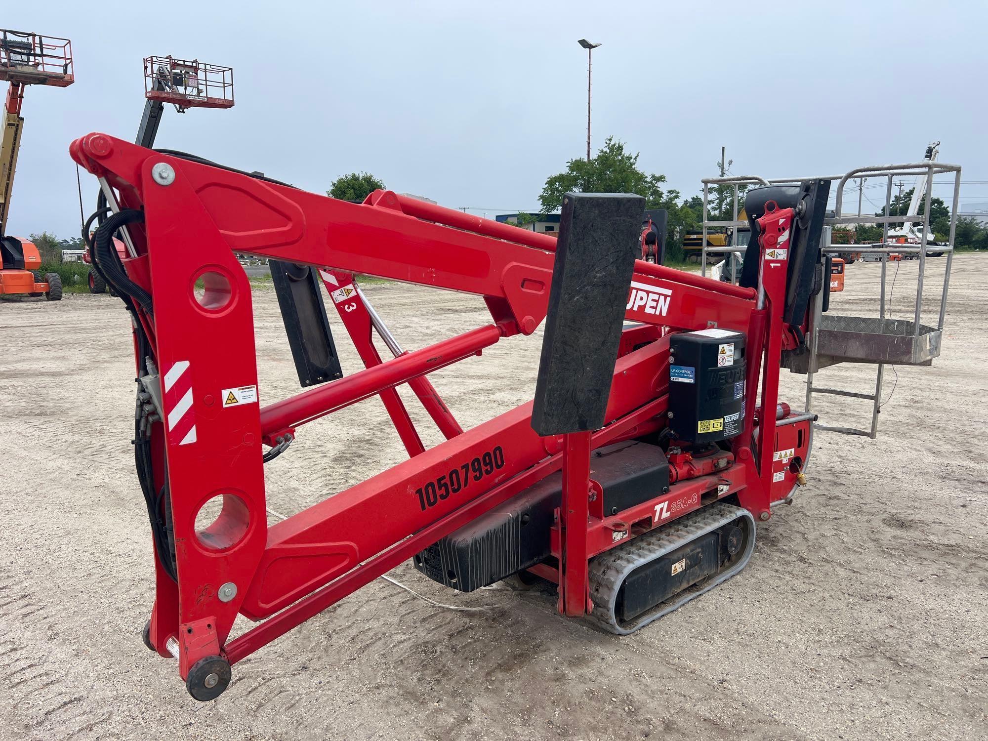 TEUPEN TL35A TRACKED BOOM LIFT SN:852 electric powered, equipped with 35ft. Platform height,