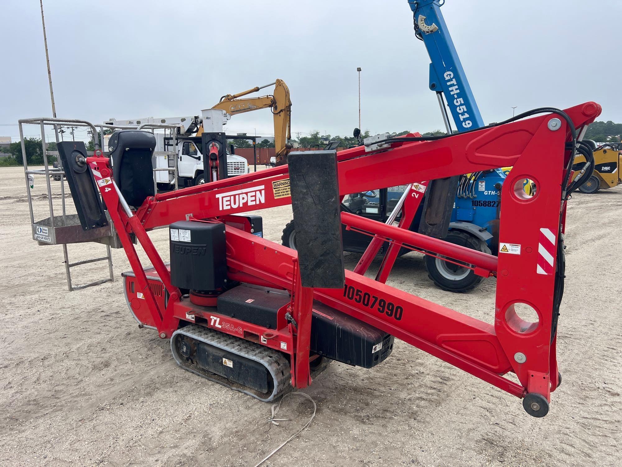 TEUPEN TL35A TRACKED BOOM LIFT SN:852 electric powered, equipped with 35ft. Platform height,