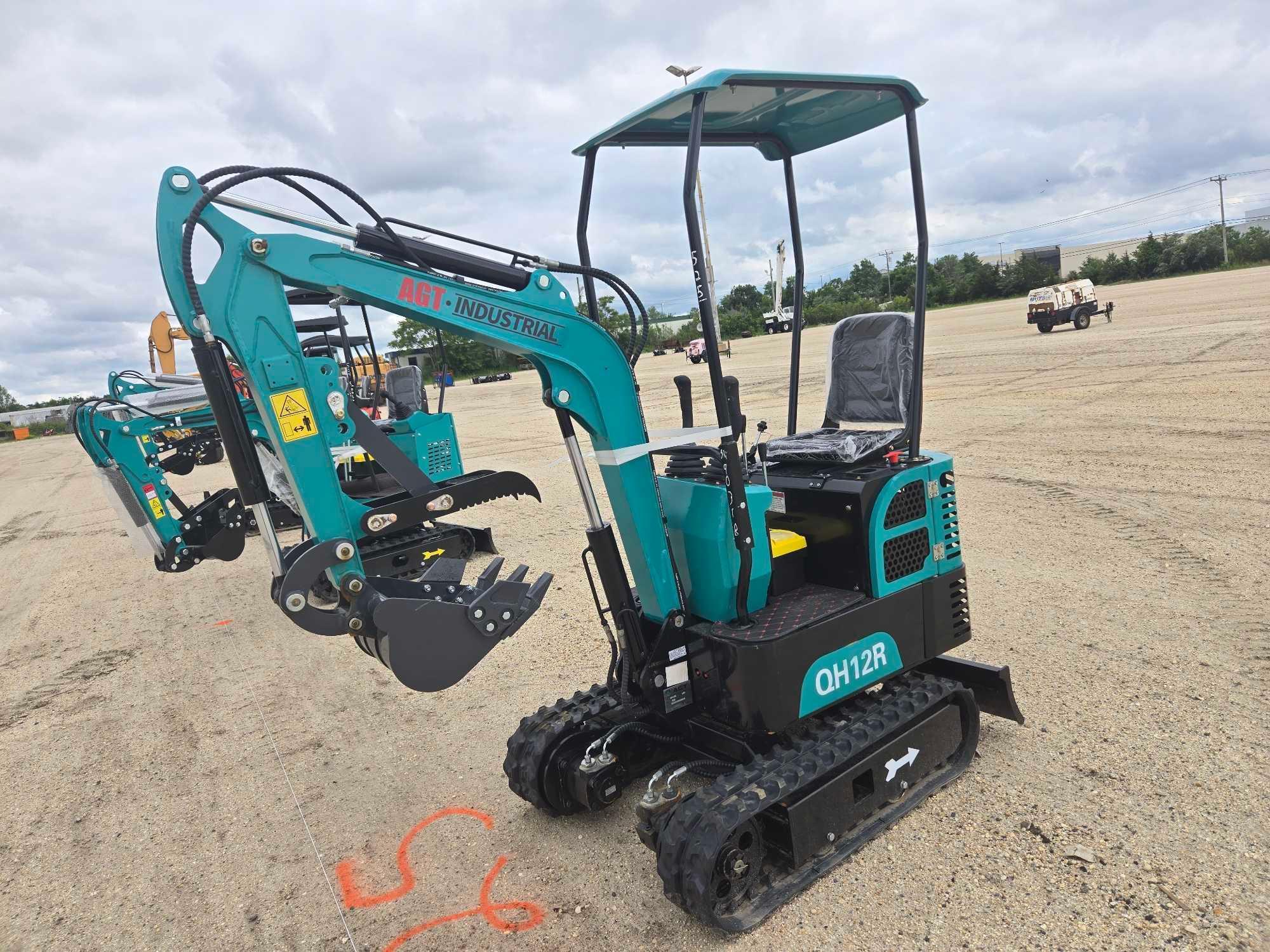NEW AGT QH12R HYDRAULIC EXCAVATOR SN:3090318 powered by 420cc gas engine, equipped with OROPS,